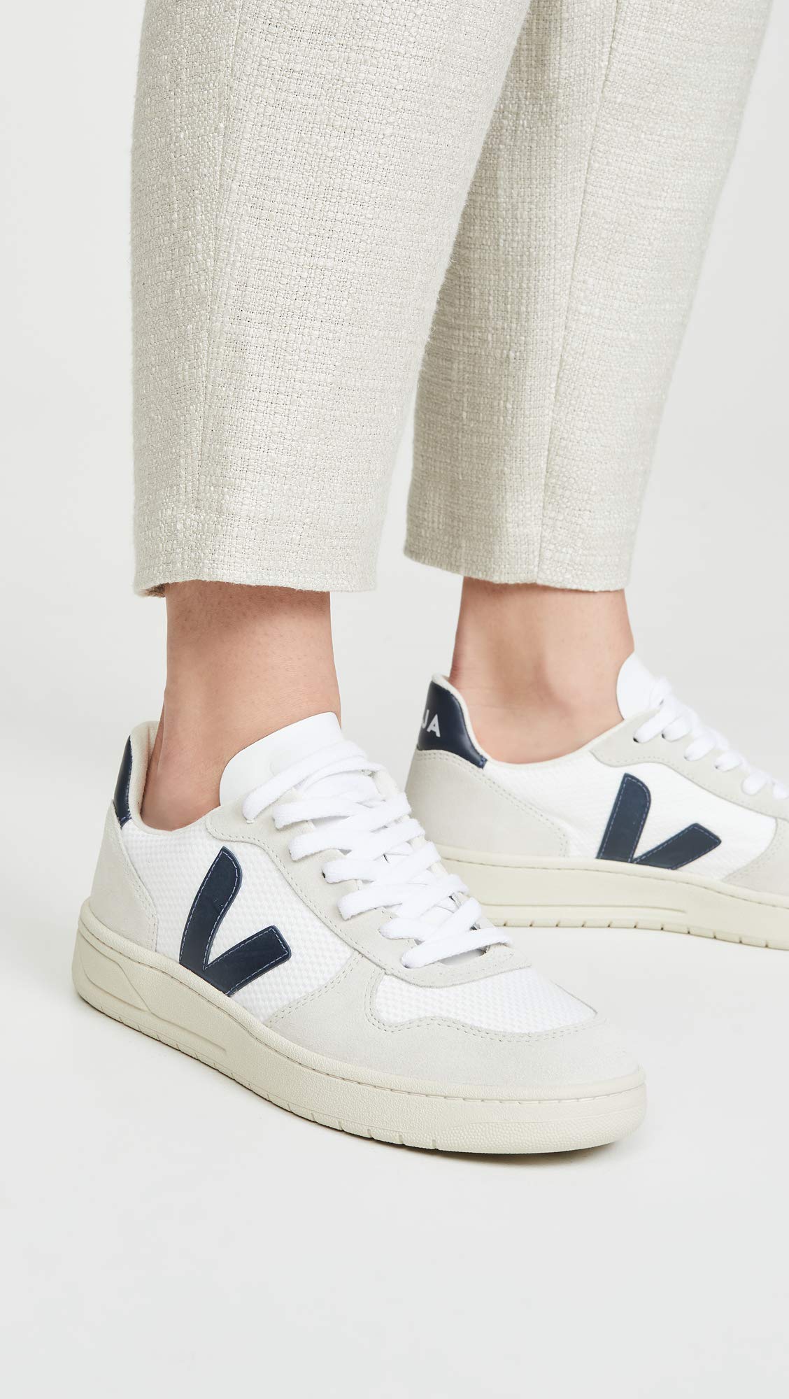 Foto 3 | Tenis Casuales Veja Blancos para Mujer-Venta Internacional