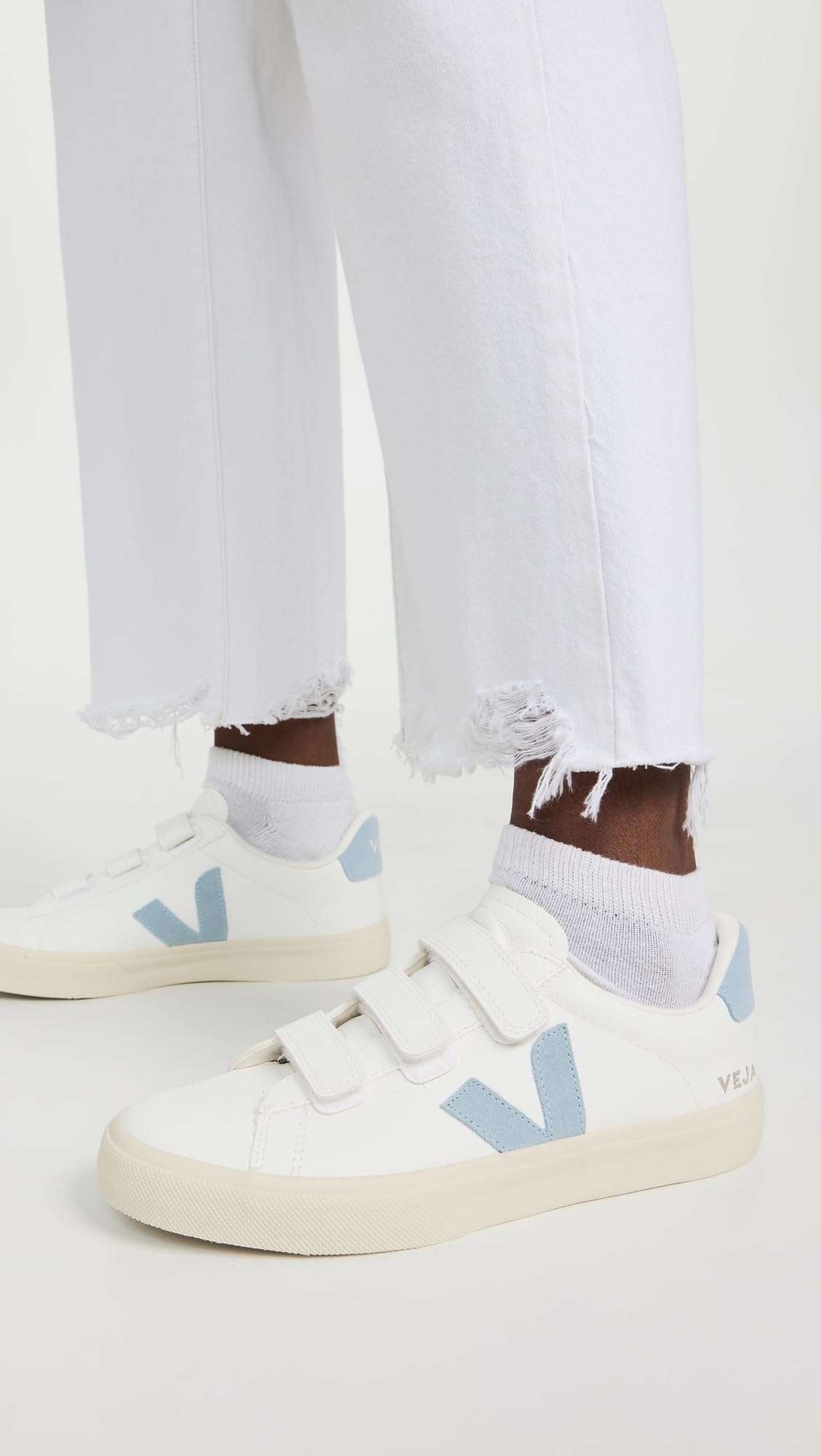 Foto 4 pulgar | Tenis Casuales Veja Blancos para Mujer-Venta Internacional