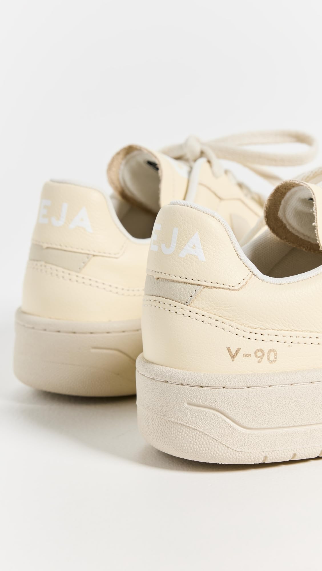 Foto 4 pulgar | Tenis Veja V-90 para Mujer- Venta Internacional