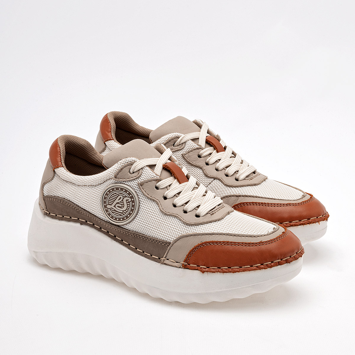 Foto 3 pulgar | Tenis Urbanos Lobo Solo Beige para Mujer
