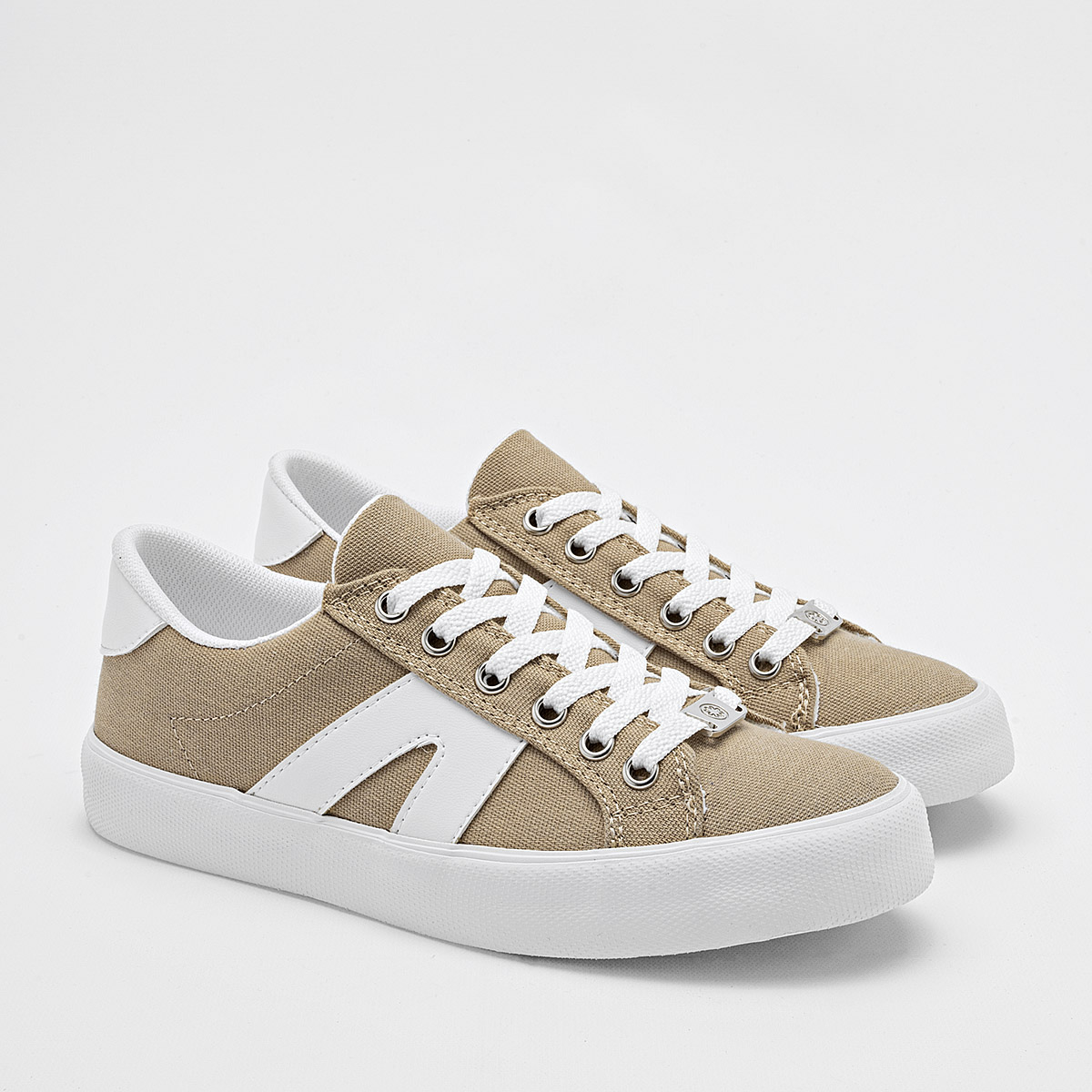 Foto 3 pulgar | Moramora Tenis Urbano Para Mujer Beige Blanco Cod.132601