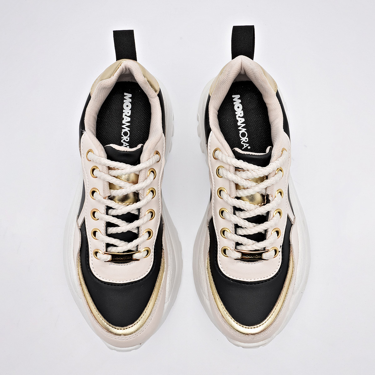 Foto 4 pulgar | Moramora Tenis Urbano Para Mujer Negro Latte Oro