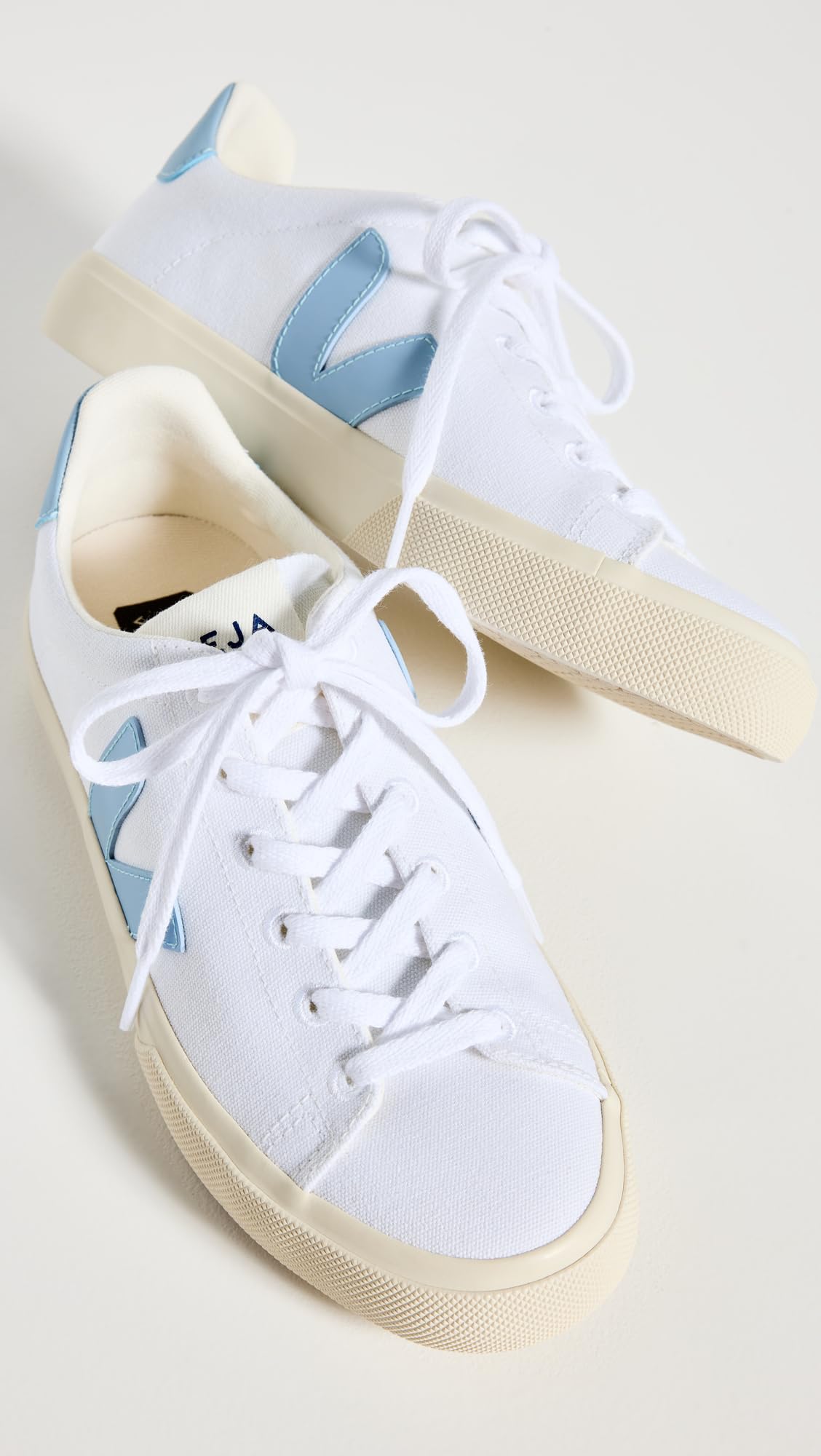 Foto 4 | Tenis Casuales Veja para Mujer-Venta Internacional