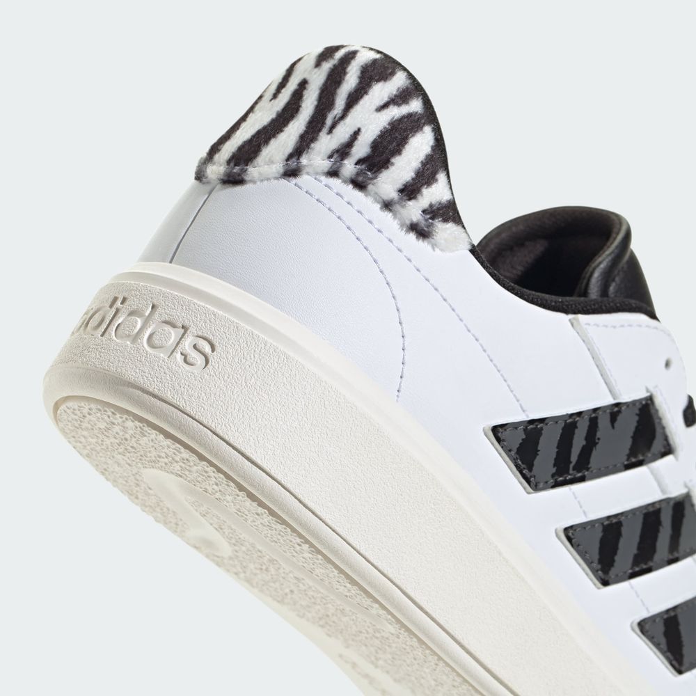 Foto 9 pulgar | Tenis Courtblock Adidas Blancos para Mujer