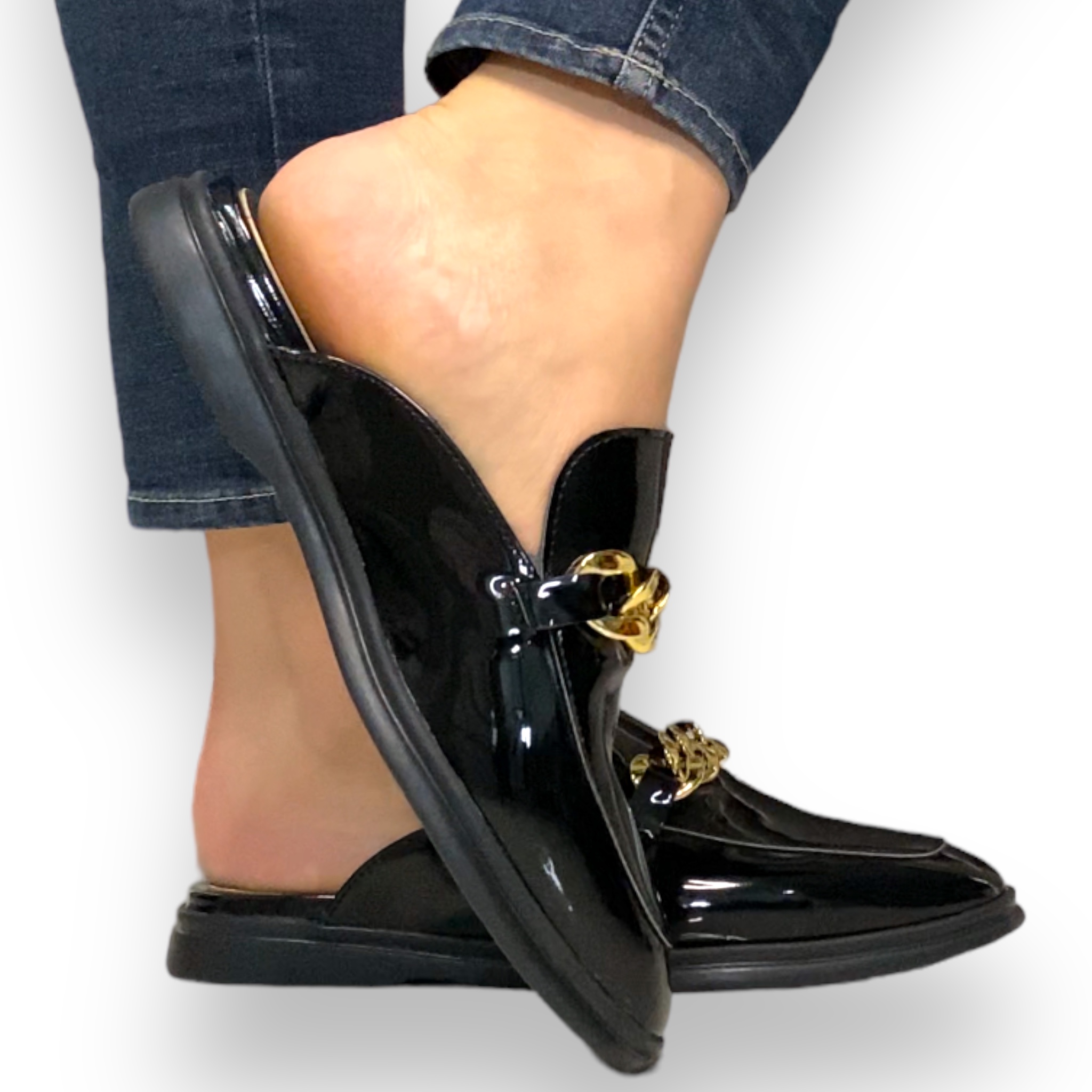 Flats Mules  Charol Negro Cadena Dorada David Serrano