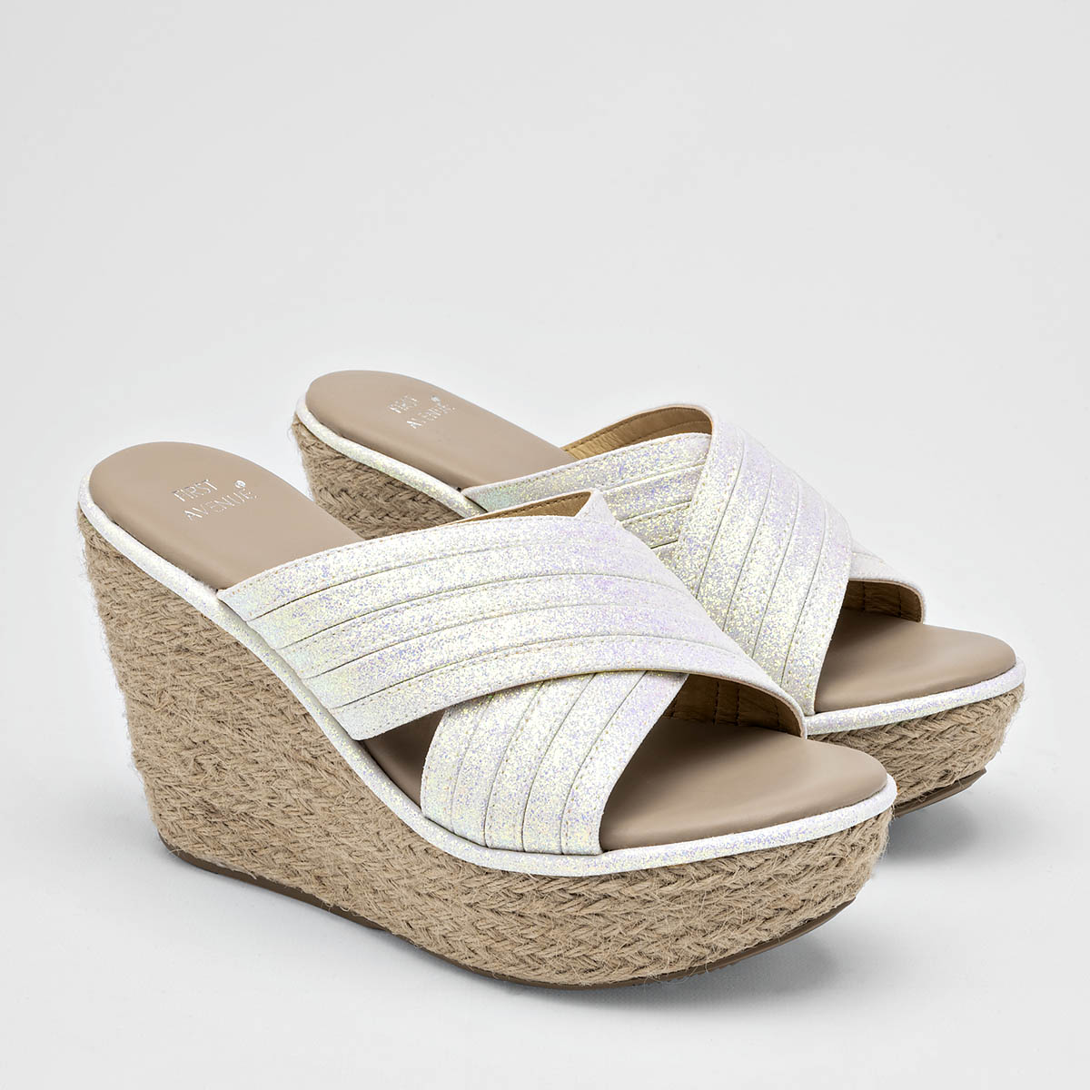 Foto 3 pulgar | Sandalias First Avenue Blancas Tornasol para Mujer