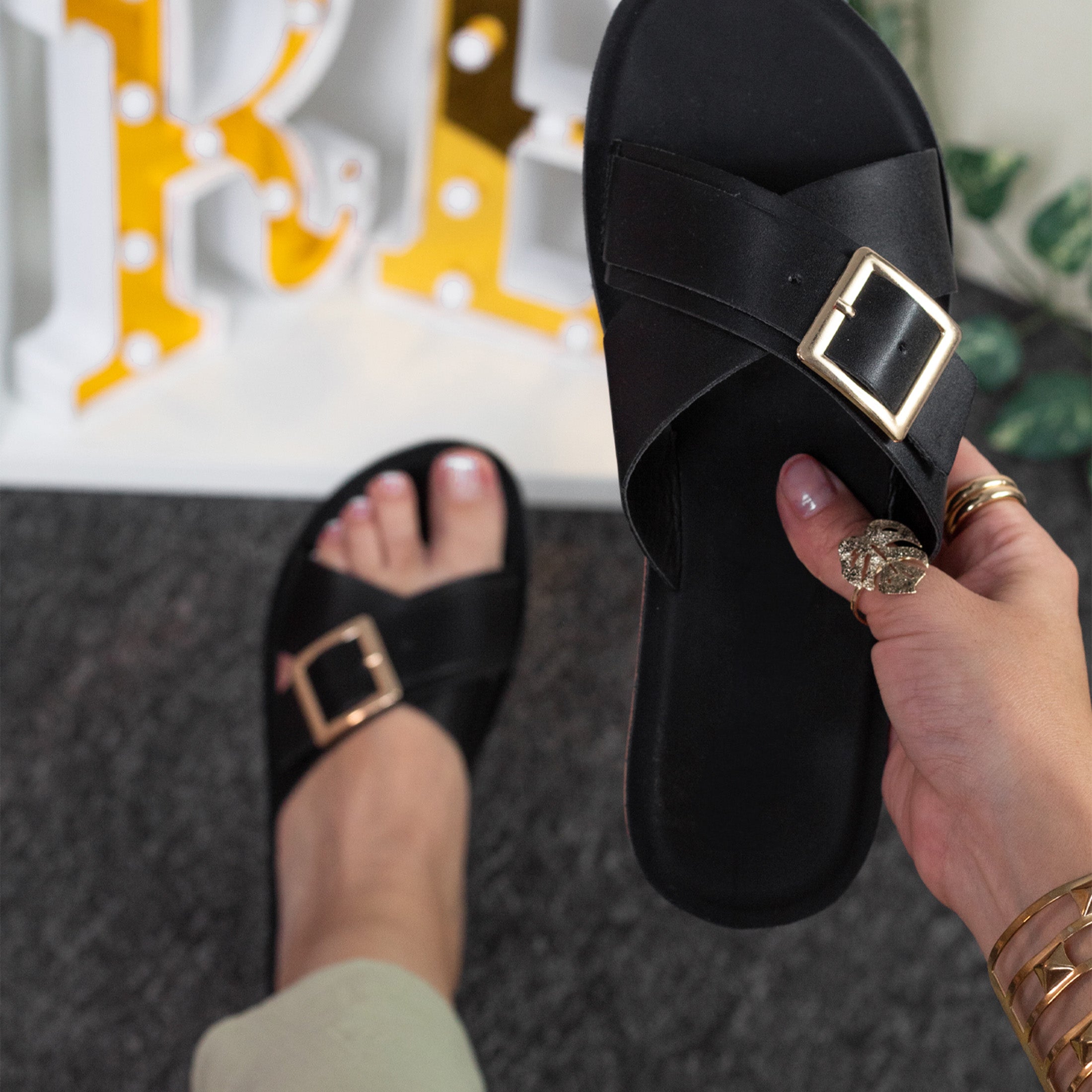 Foto 6 | Sandalias de Piso RbCollection Exterior Sintético Negras para Mujer
