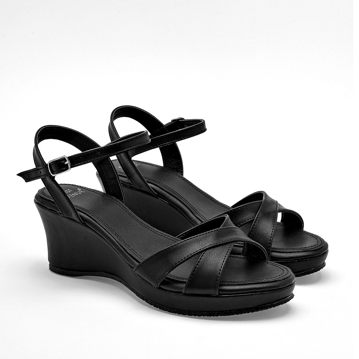 Foto 3 pulgar | First Avenue Sandalia Para Mujer Negro Cod.132139