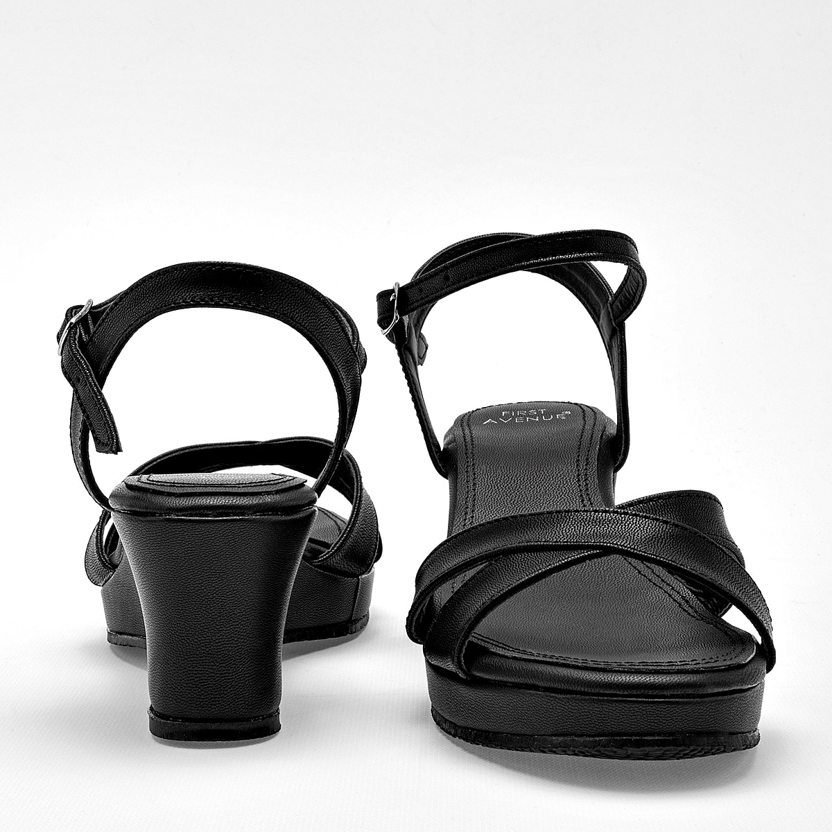 Foto 4 pulgar | First Avenue Sandalia Para Mujer Negro Cod.132139