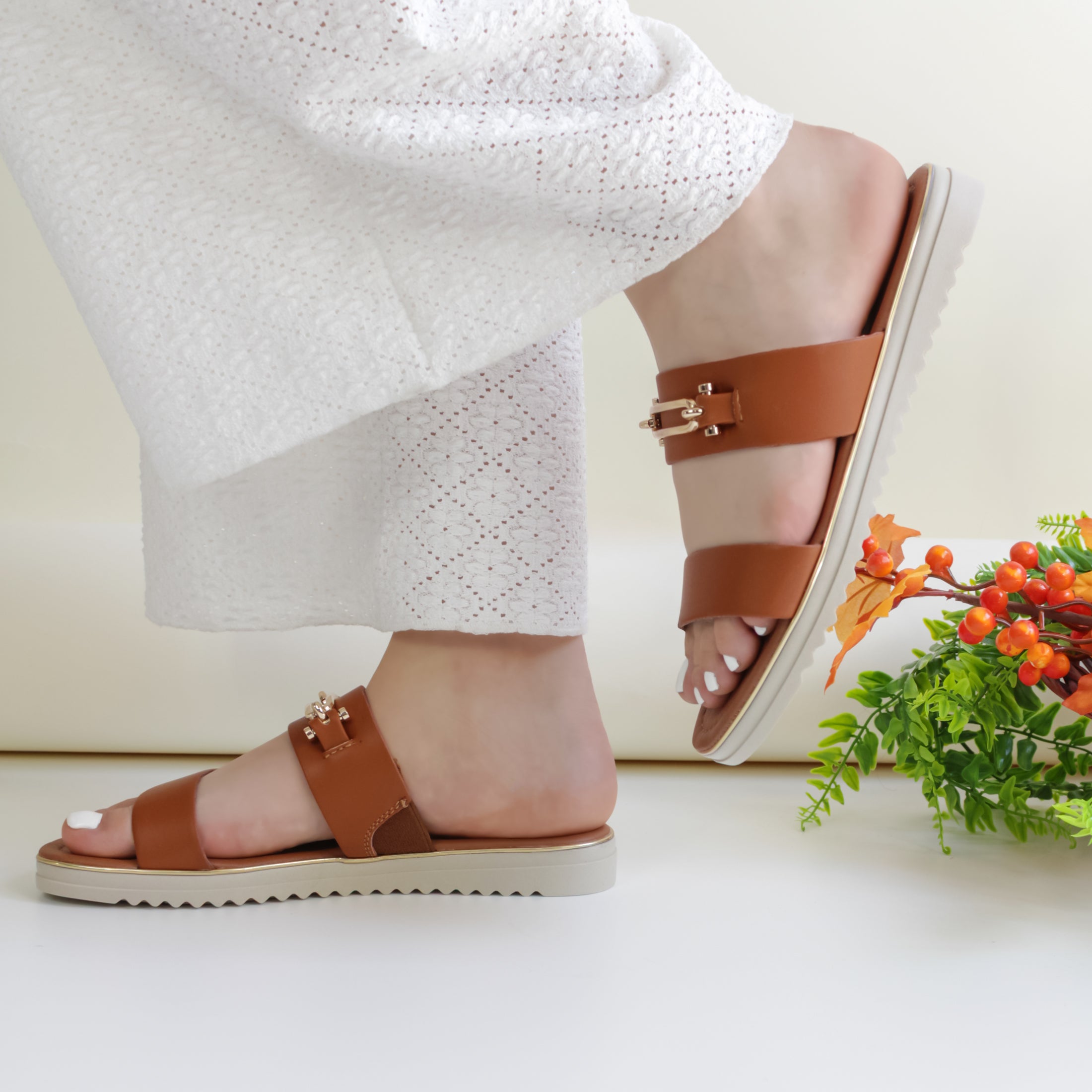 Sandalias De Piso Exterior Piel Vegana Color Café Para Mujer De Rbbasics