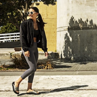 Foto 5 | Zapatos Oofos Ooahh Luxe Recovery Slide Latte Para Mujer, Talla 9 - Venta Internacional.