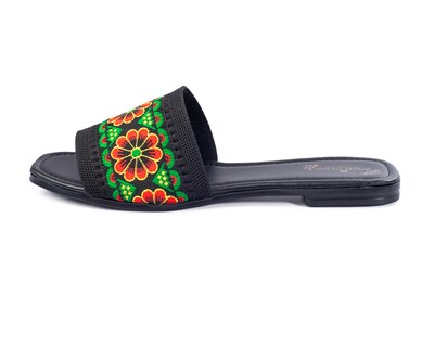 Foto 3 | Sandalia De Piso A Ángelozano Con Tira De Flores, Color Negro