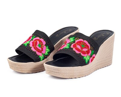 Foto 7 | Sandalia De Plataforma A Ángelozano Tira Flores, Color Negro