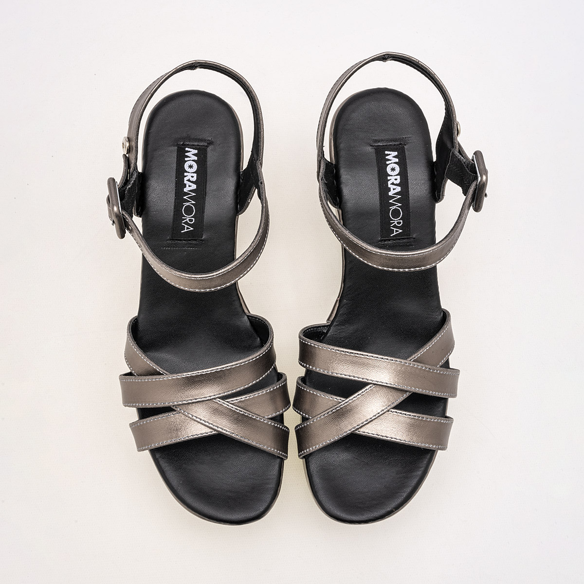 Foto 4 pulgar | Zapatos Moramora Gris Código 121696-e para Mujer