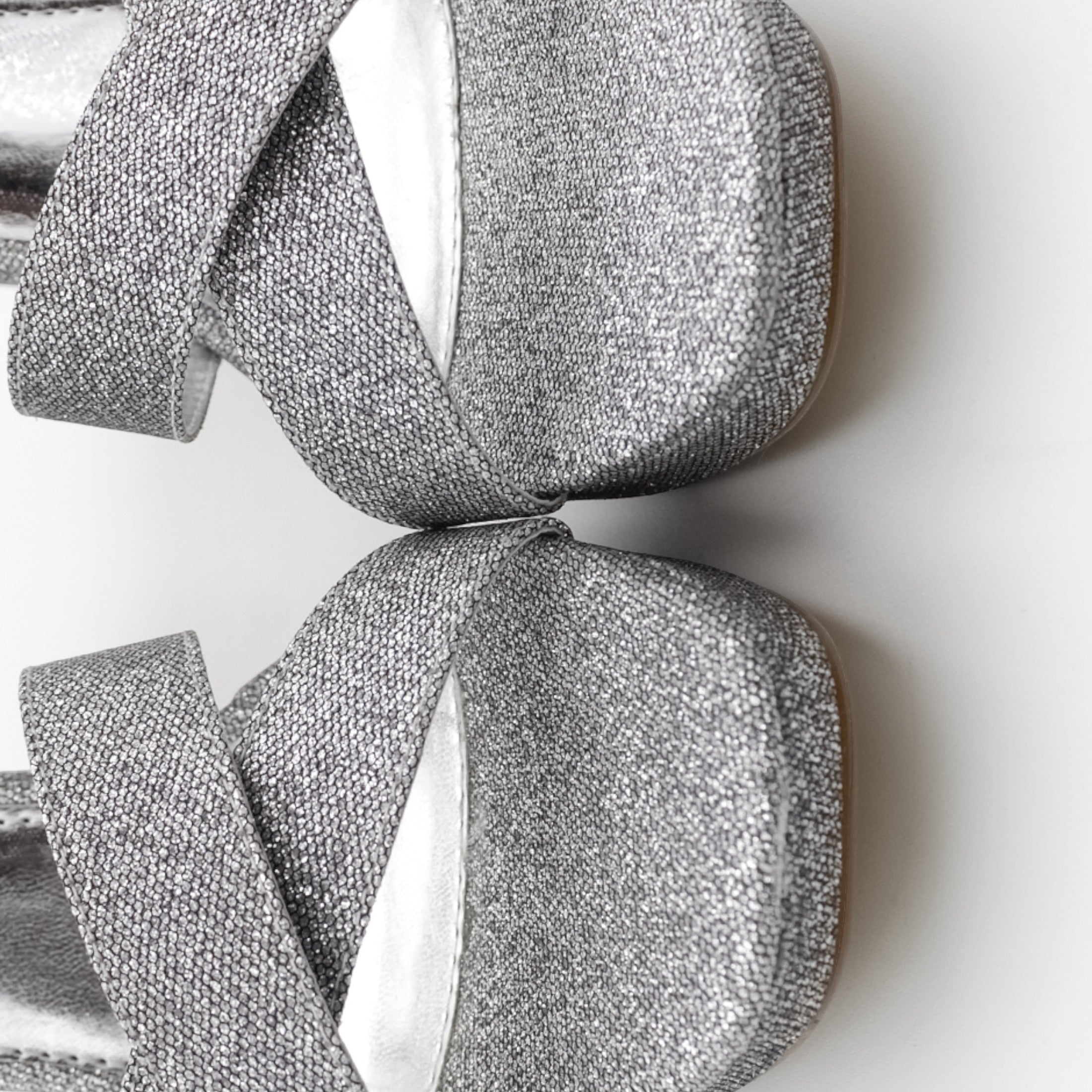 Foto 5 pulgar | Sandalia Con Tacón Exterior Sintético Color Gris Para Mujer De Rbcollection