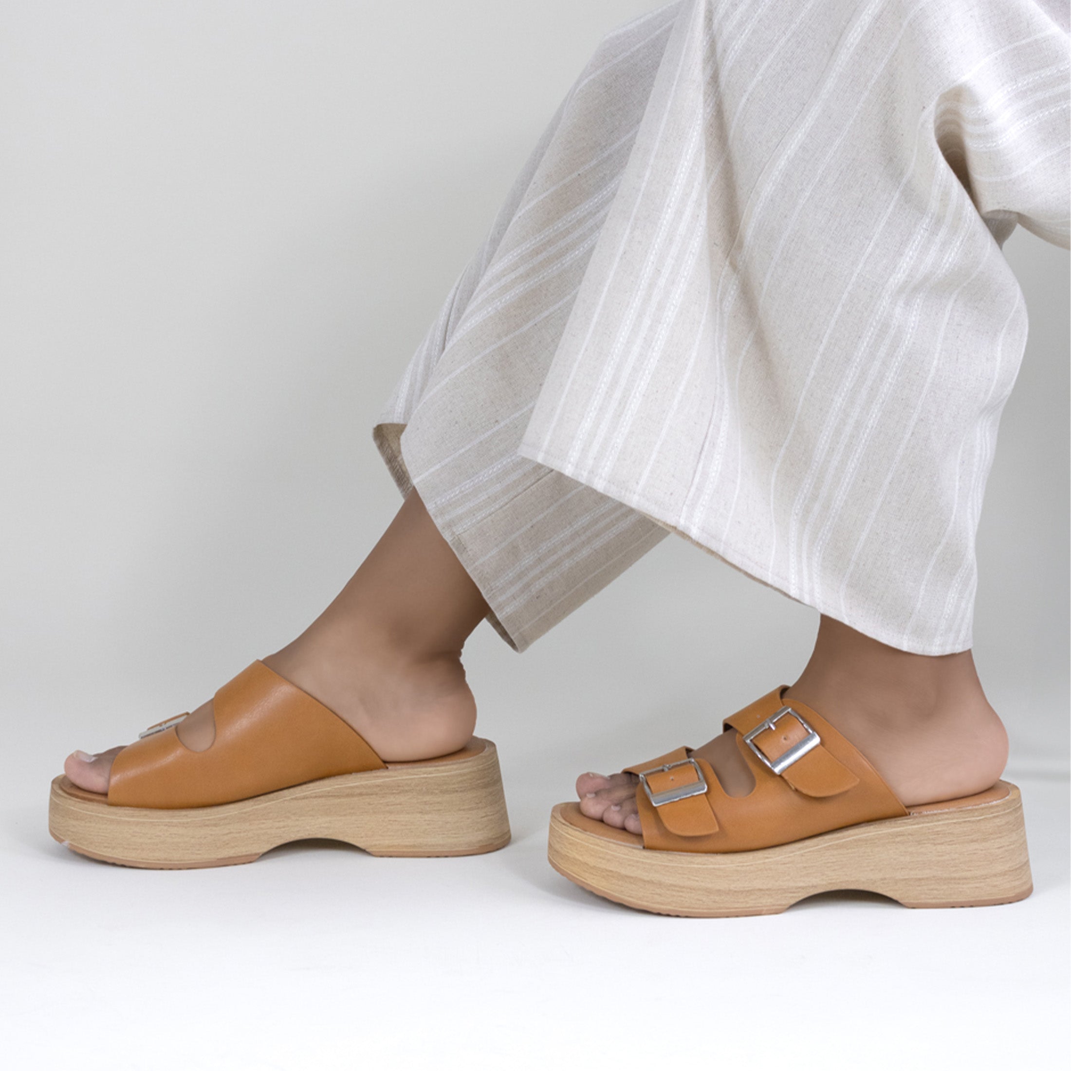 Foto 2 | Sandalias Rbcollection con Plataforma Exterior Piel Vegana Café para Mujer