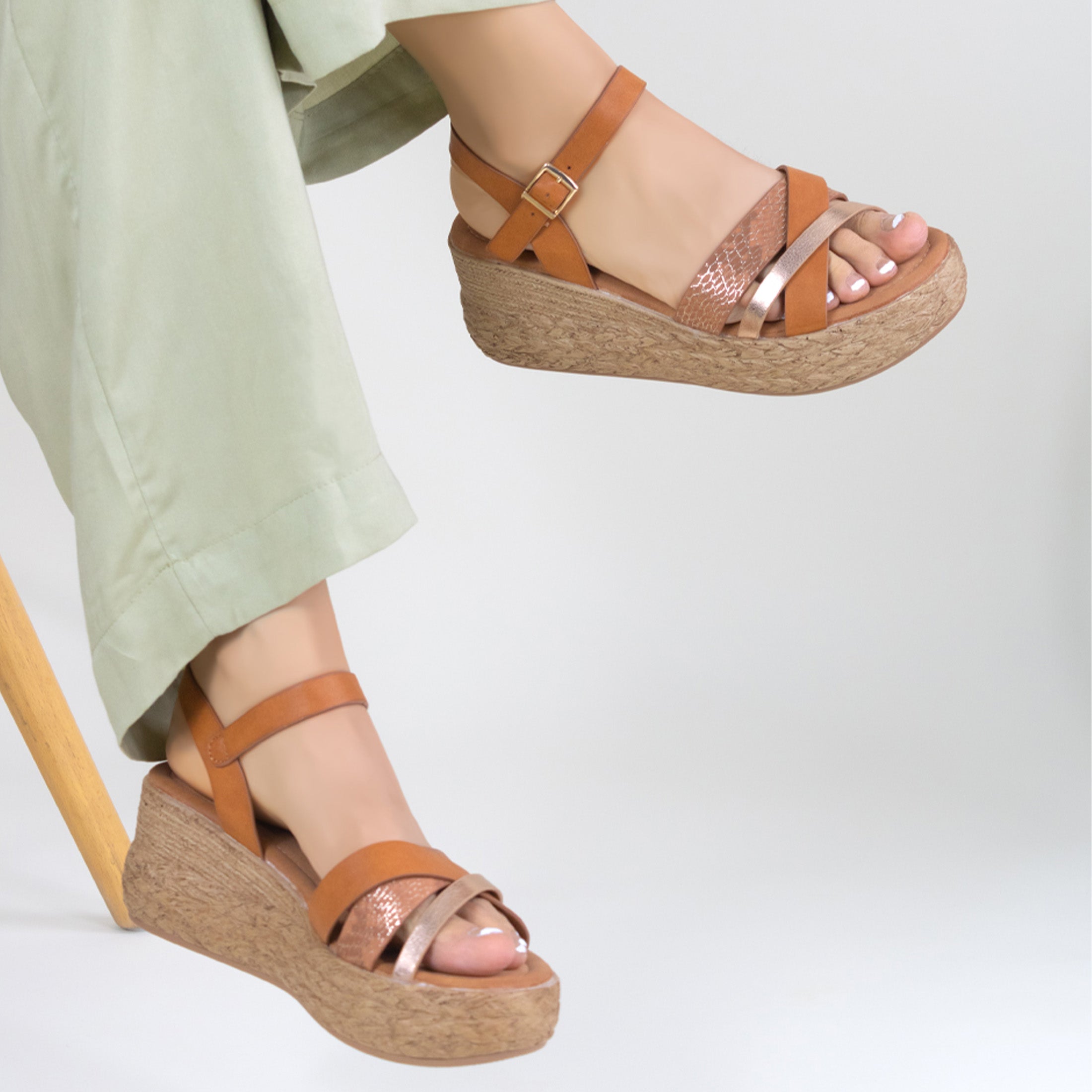 Foto 3 pulgar | Sandalias Rbcollection con Plataforma Exterior Piel Vegana Café para Mujer