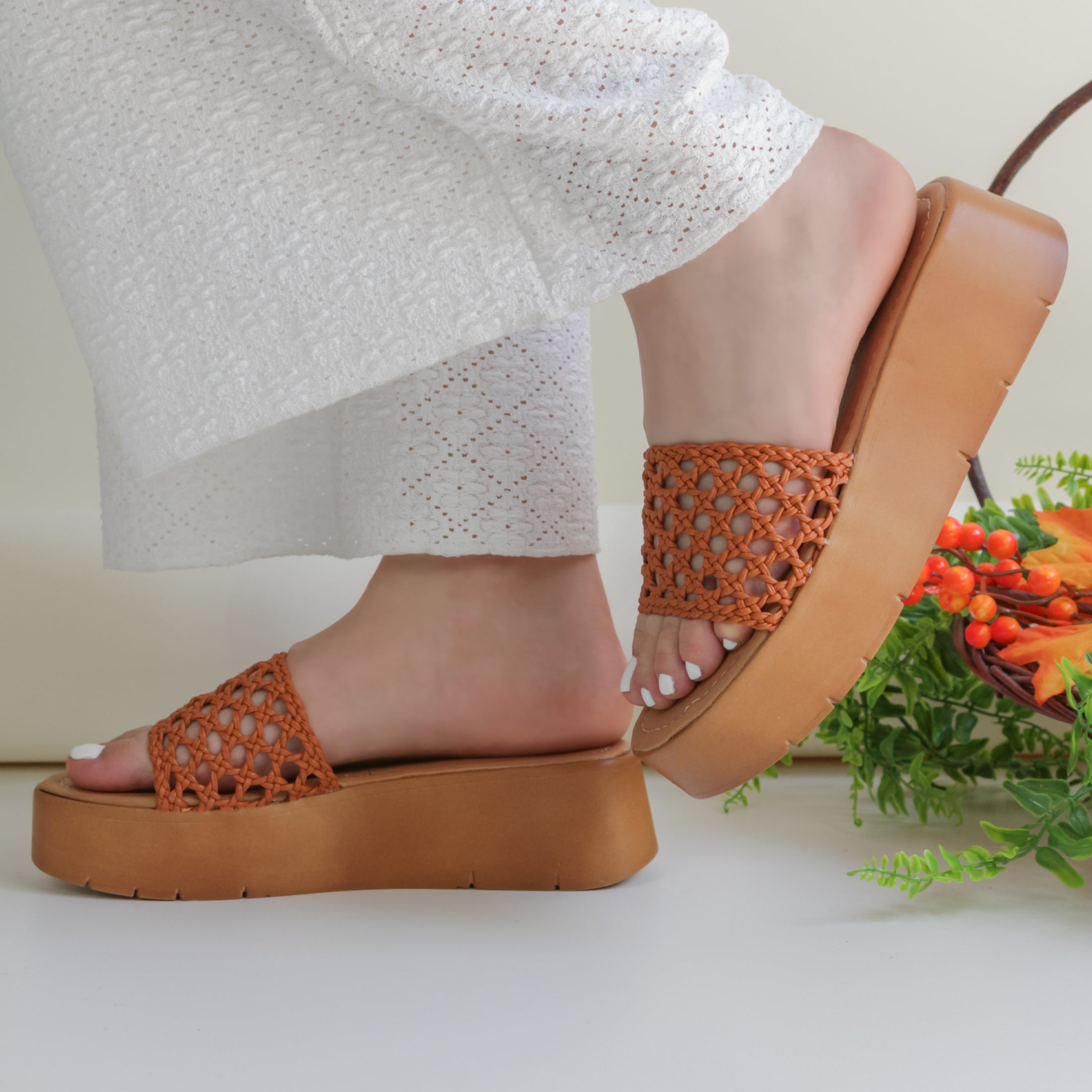 Foto 1 | Sandalias Con Plataforma Exterior Piel Vegana Color Café Para Mujer De Rbcollection