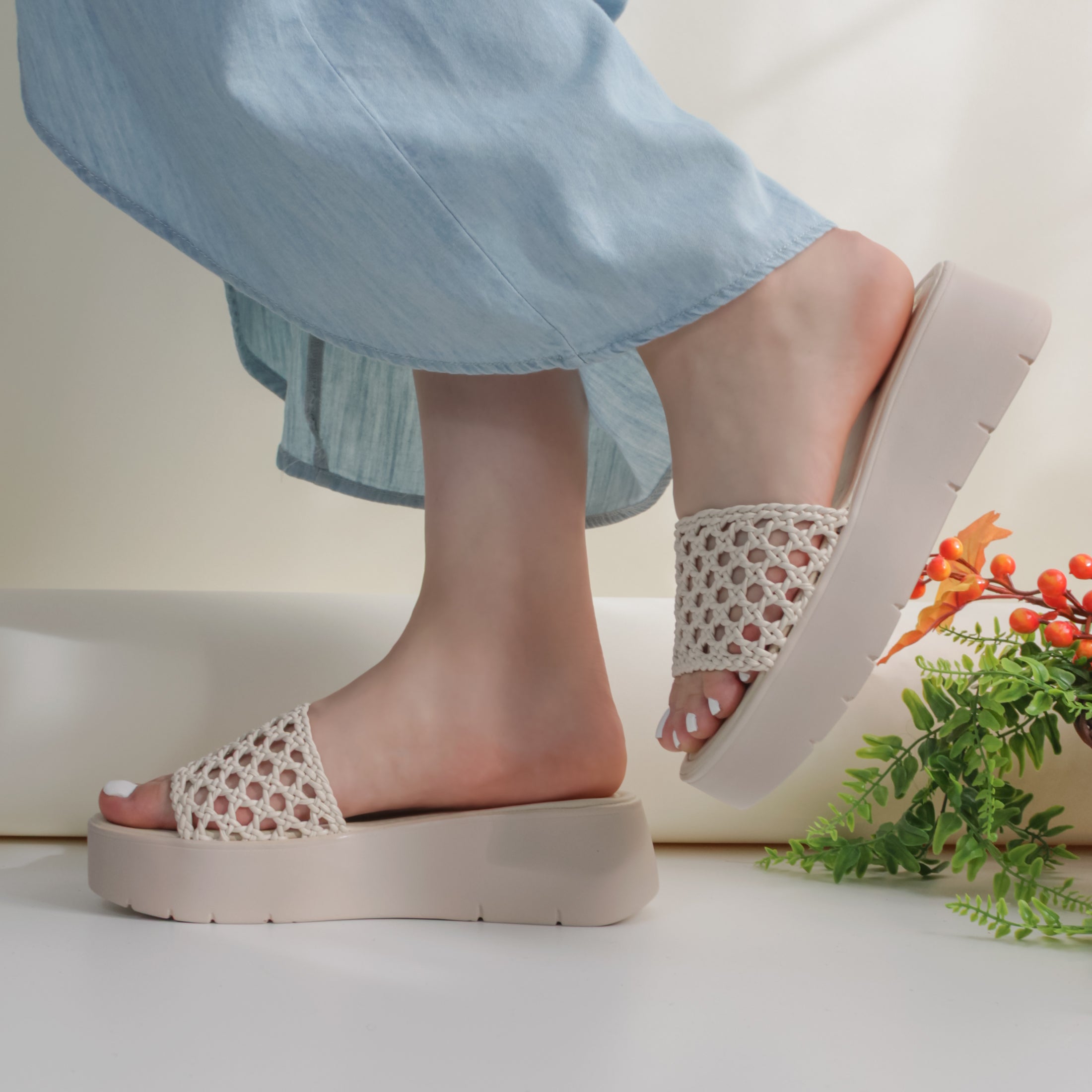 Sandalias Con Plataforma Exterior Piel Vegana Color Beige  Para Mujer De Rbcollection