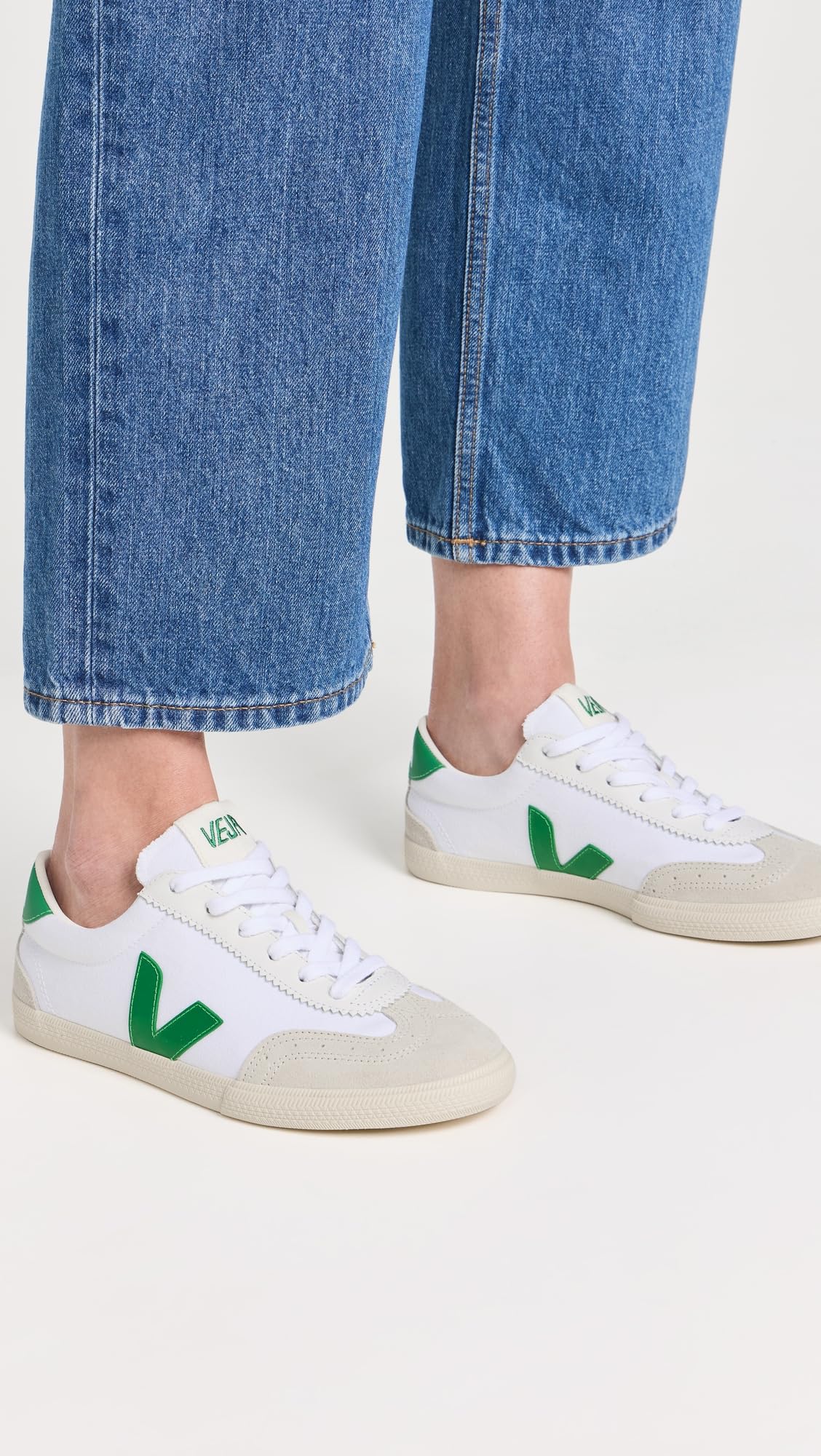 Foto 4 pulgar | Tenis Veja Volley Blancos para Mujer - Venta Internacional