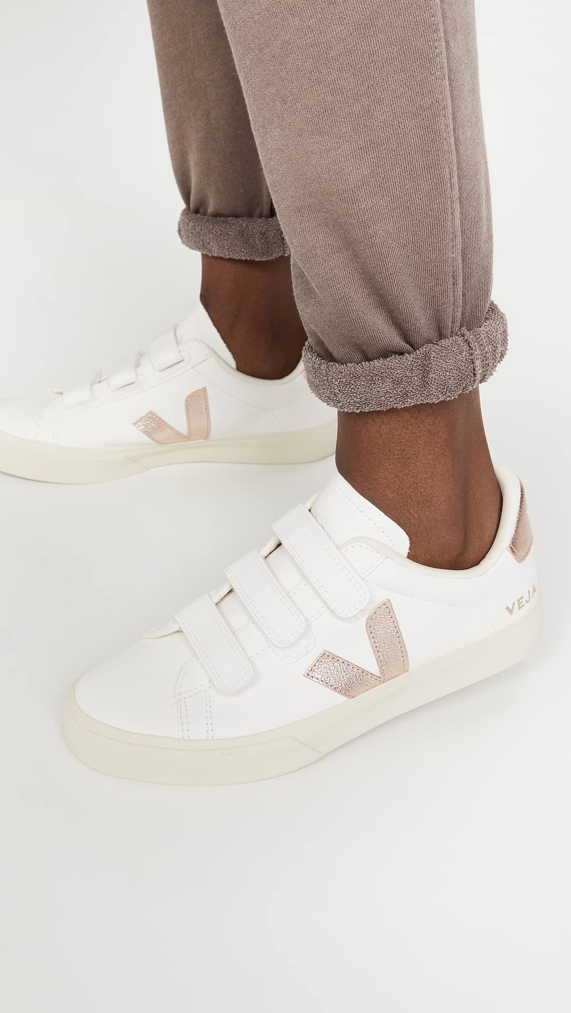 Foto 4 pulgar | Tenis Veja Recife Logo Blanco con Platino para Mujer - Venta Internacional