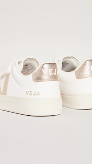 Foto 4 | Tenis Veja Recife Logo Blanco con Platino para Mujer - Venta Internacional