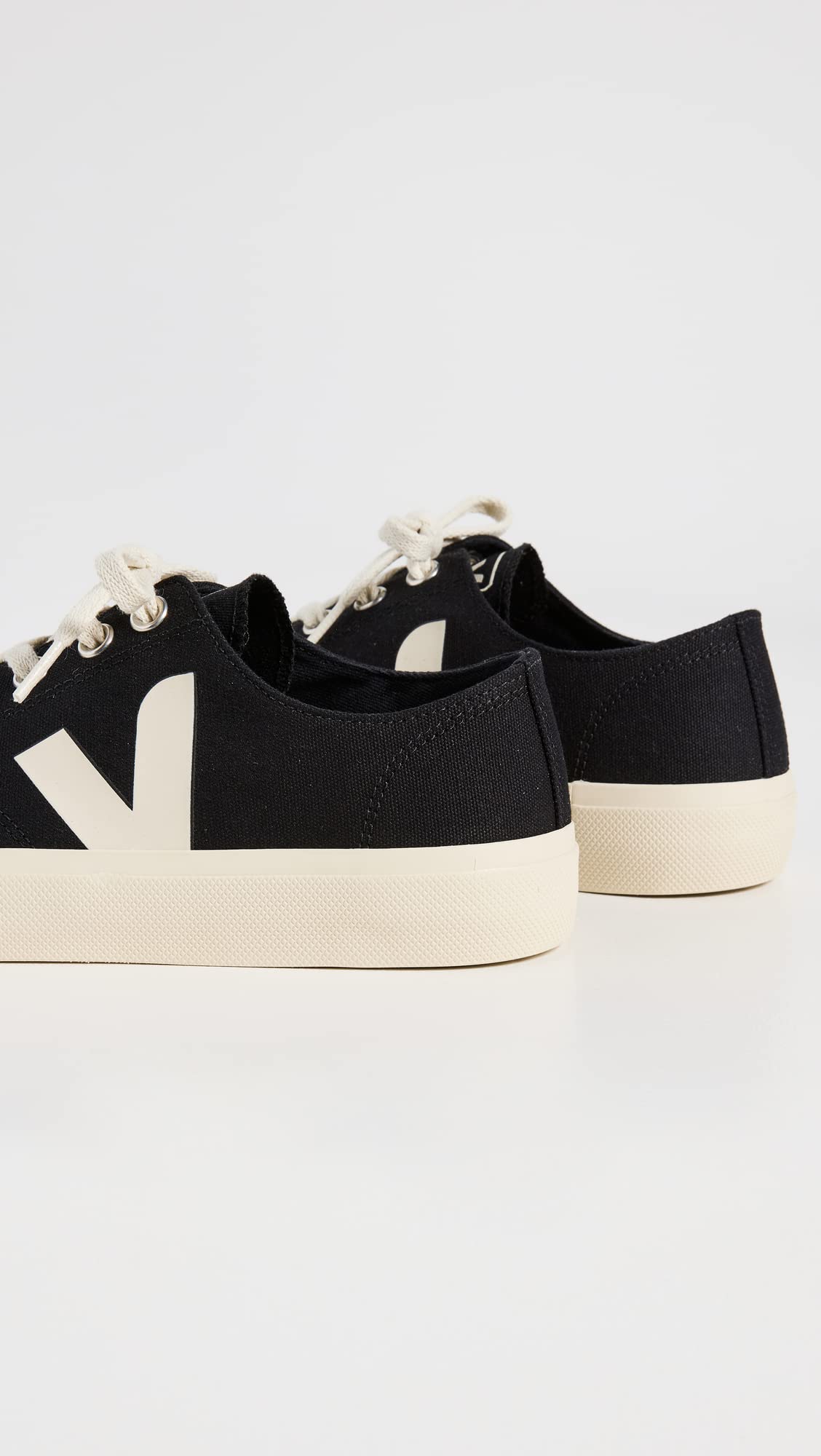Foto 4 pulgar | Tenis Veja Wata II Low Negros para Mujer - Venta Internacional