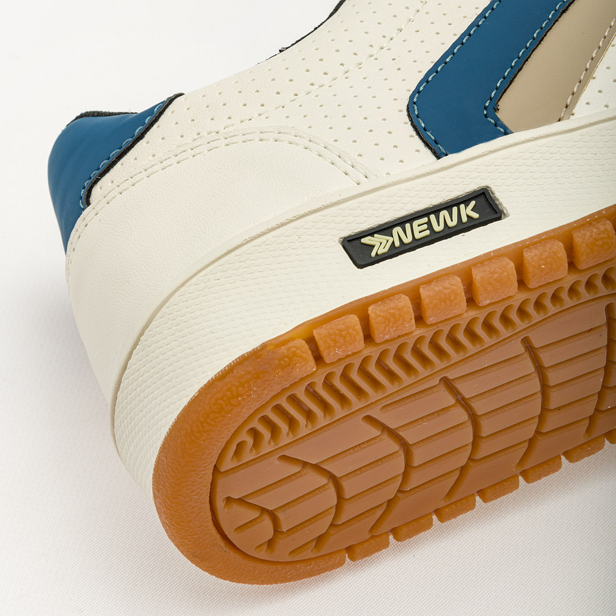Foto 5 pulgar | Newk Tenis Urbano Para Joven Beige Marino