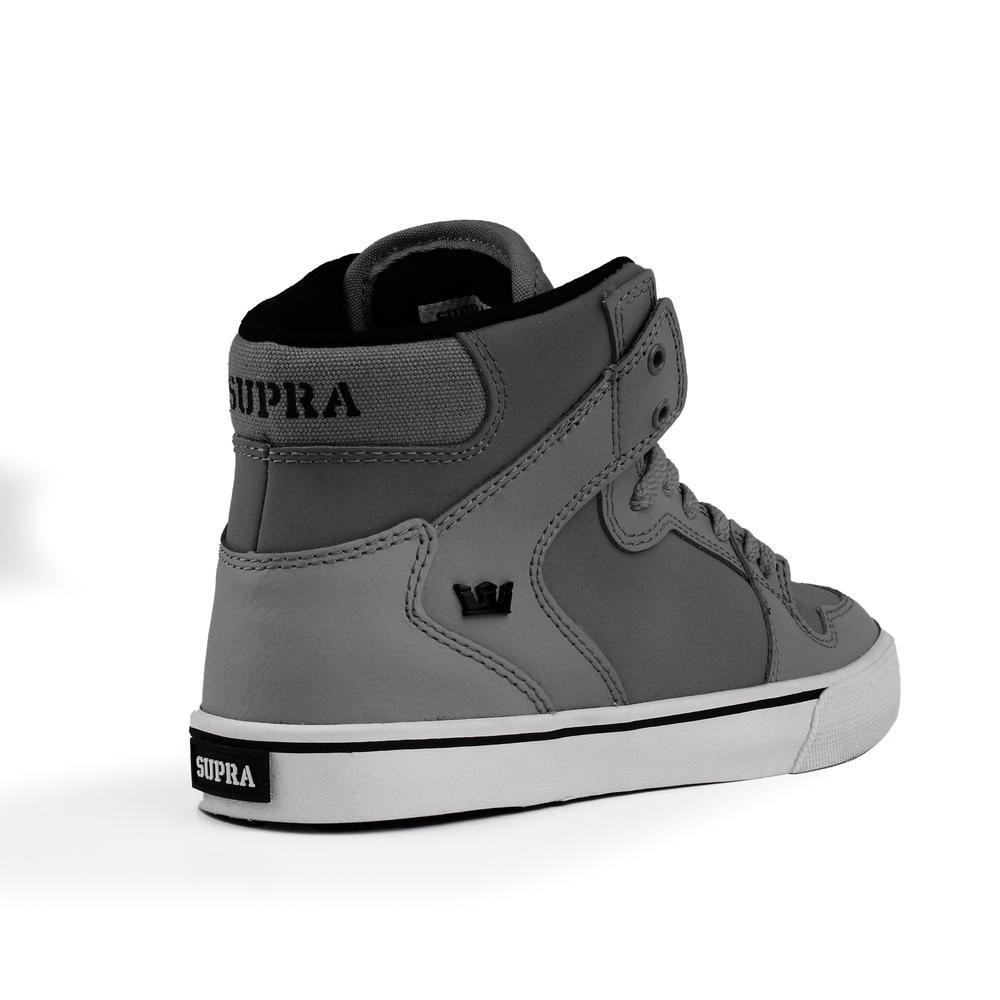 Foto 4 pulgar | Tenis Supra Kids-vaider Versatil Bota Infantil Gris