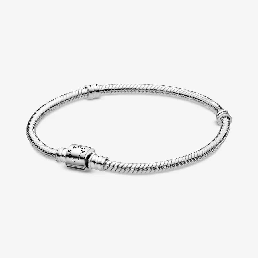 Foto 3 pulgar | Pulsera Pandora Moments Con Cierre Cilíndrico Y Cadena En Forma De Serpiente Plateada - Venta Internacional.