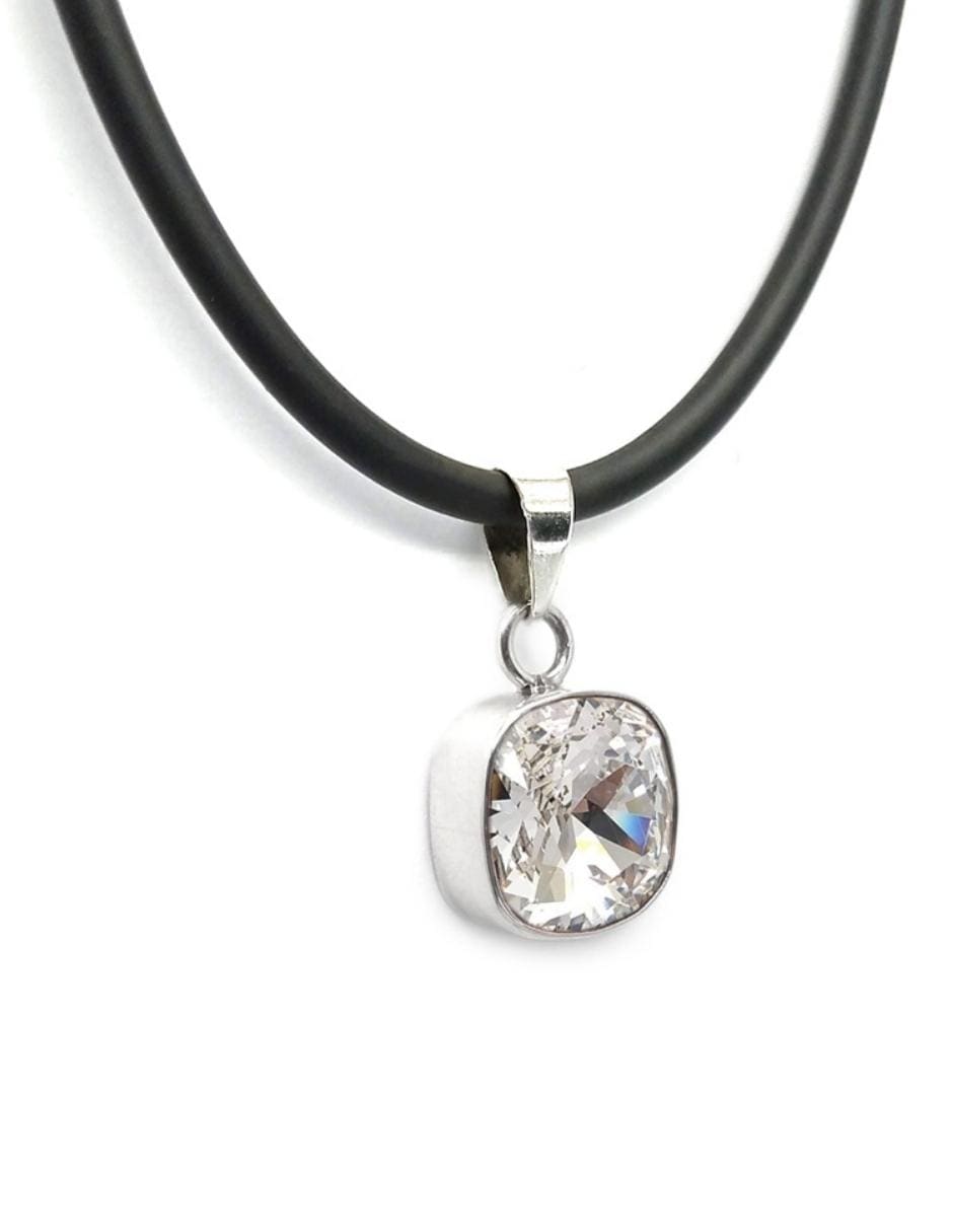 Collar Joyería Zvezda Cushion Cristal con Plata y Caucho $849