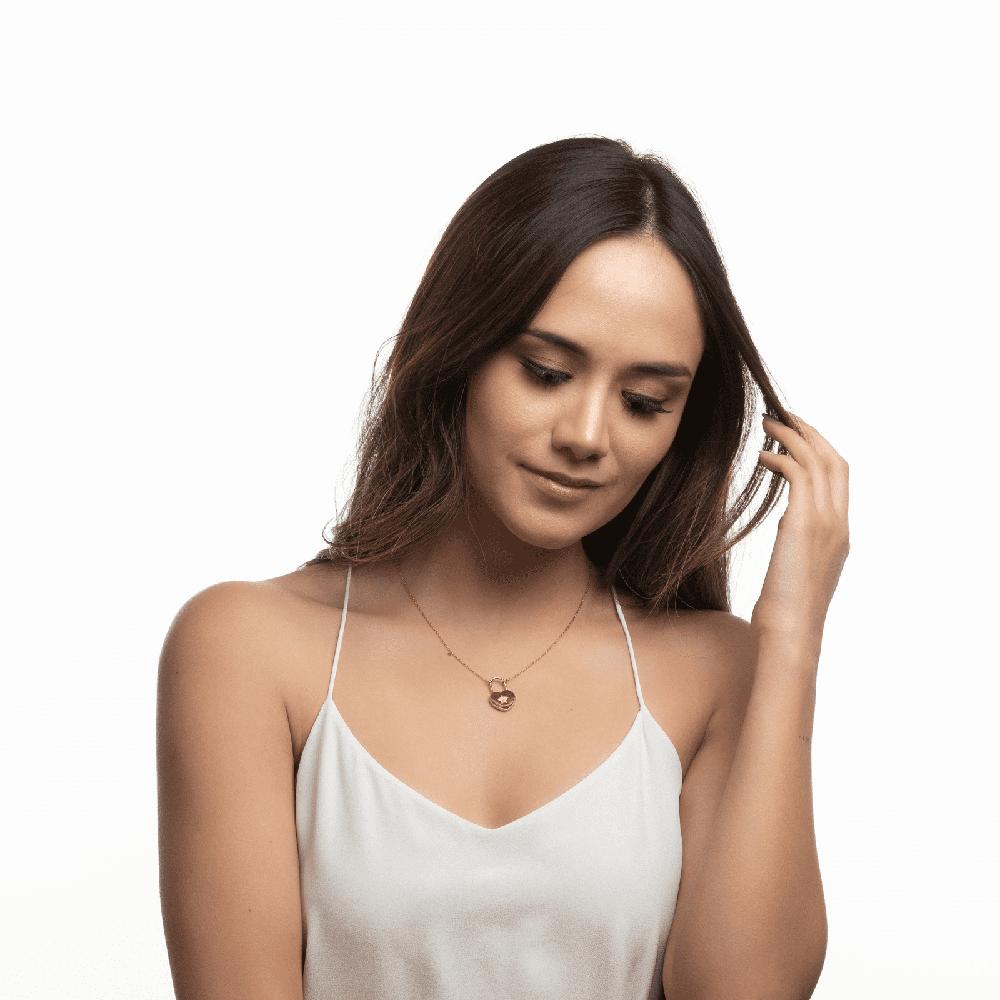 Foto 4 | Collar con Dije de Corazón en Forma de Candado LuckyLy Lara Baño de Oro para Mujer