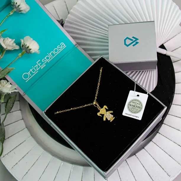 Foto 3 pulgar | Collar Para Mujer Con Cristal Fino Europeo En Forma De Niña– Bañado En Oro 14k-