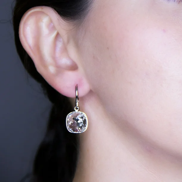 Foto 4 pulgar | Aretes Colgantes Cuadrados Baño De Rodio Y Cristal Swarovski - Brillo Y Sofisticación En Cada Movimiento