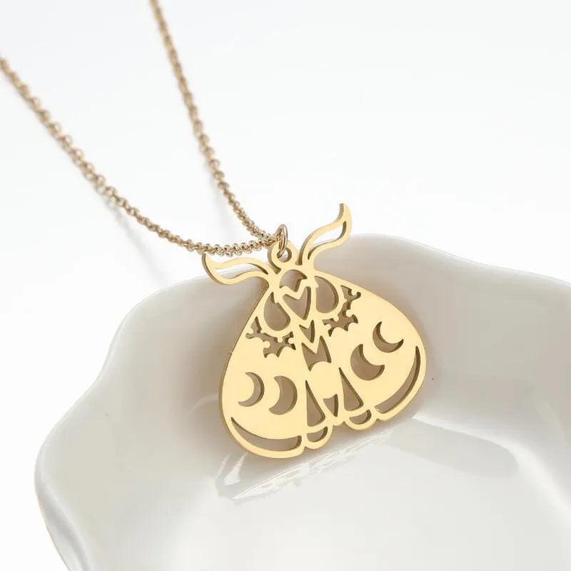 Foto 3 pulgar | Collar Shein Mystic Moth Con Colgante De Acero Inoxidable Plateado - Venta Internacional.