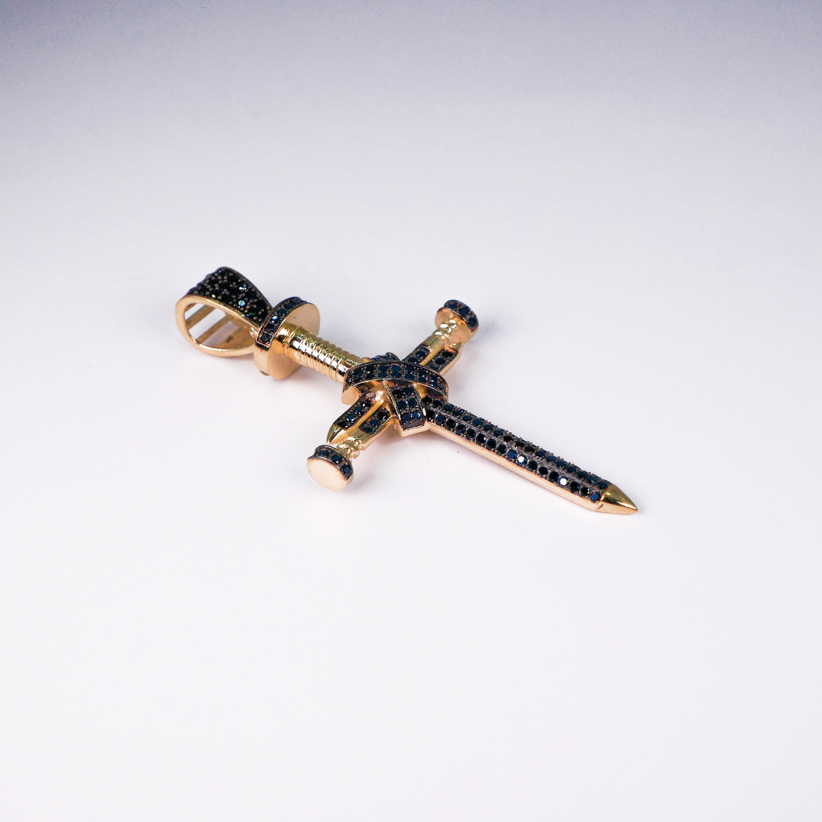 Foto 4 pulgar | Dije de Oro 10k Crixus Joyería Cruz Clavos