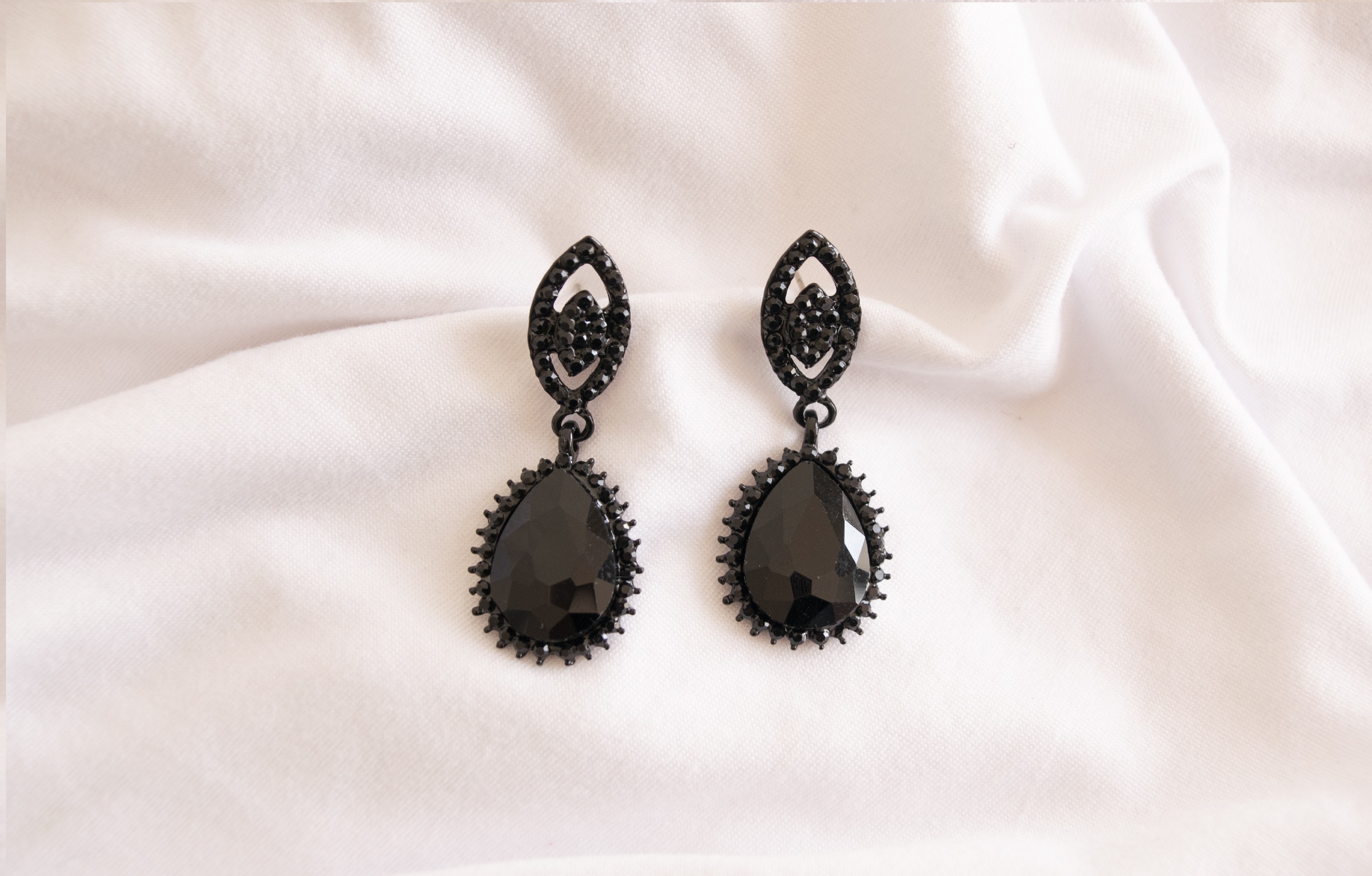 Foto 4 pulgar | Aretes de Pedrería Arette Acessorios color Negro para Mujer