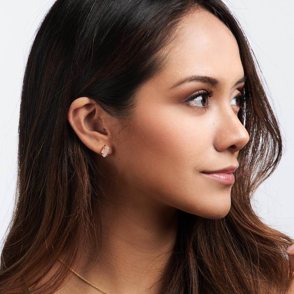 Foto 4 pulgar | Aretes de Latón con Baño de Oro 18k LuckyLy Ivy con Piedras Naturales