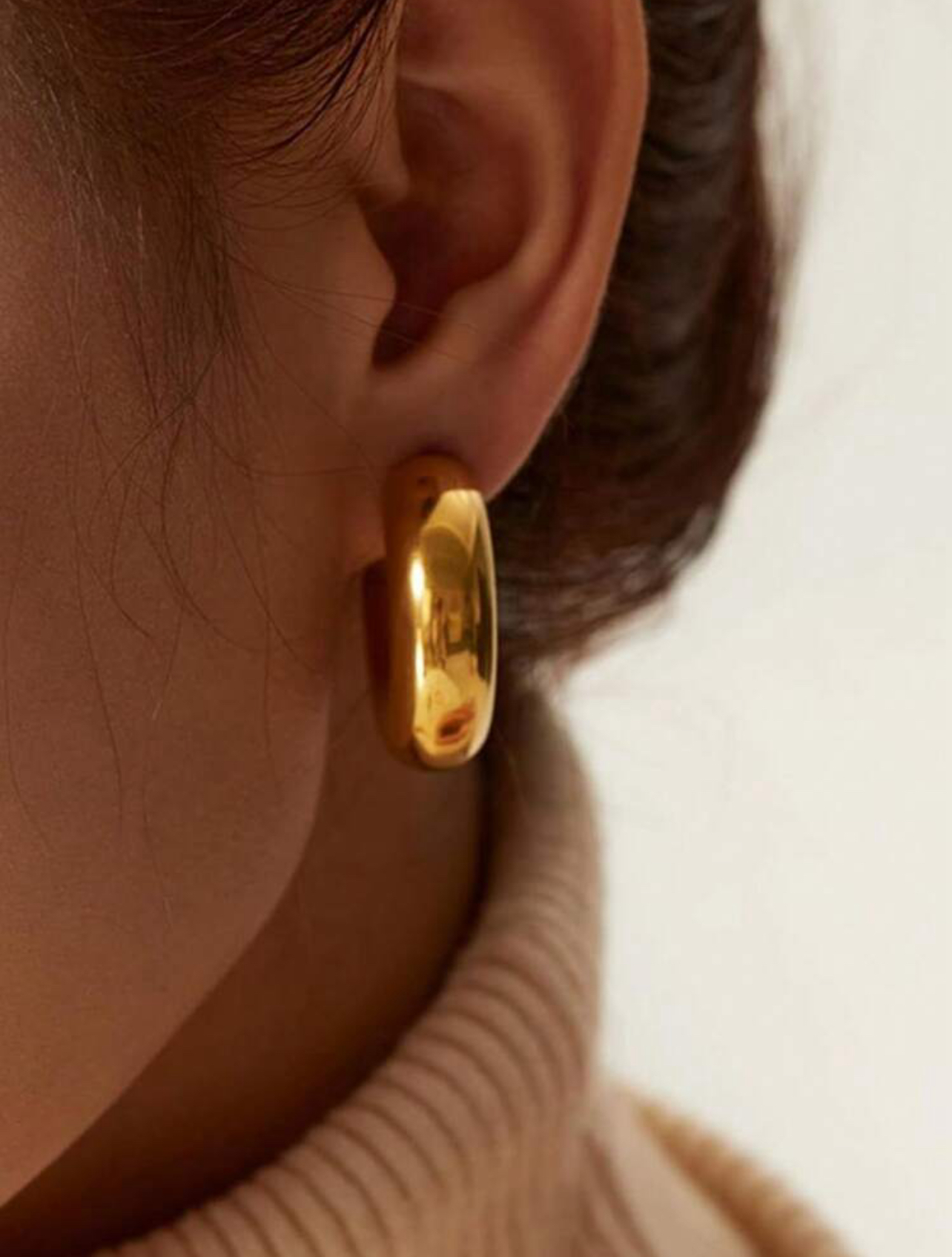 Foto 5 pulgar | Aretes Tipo Chunk Para Mujer Mink - Dorados