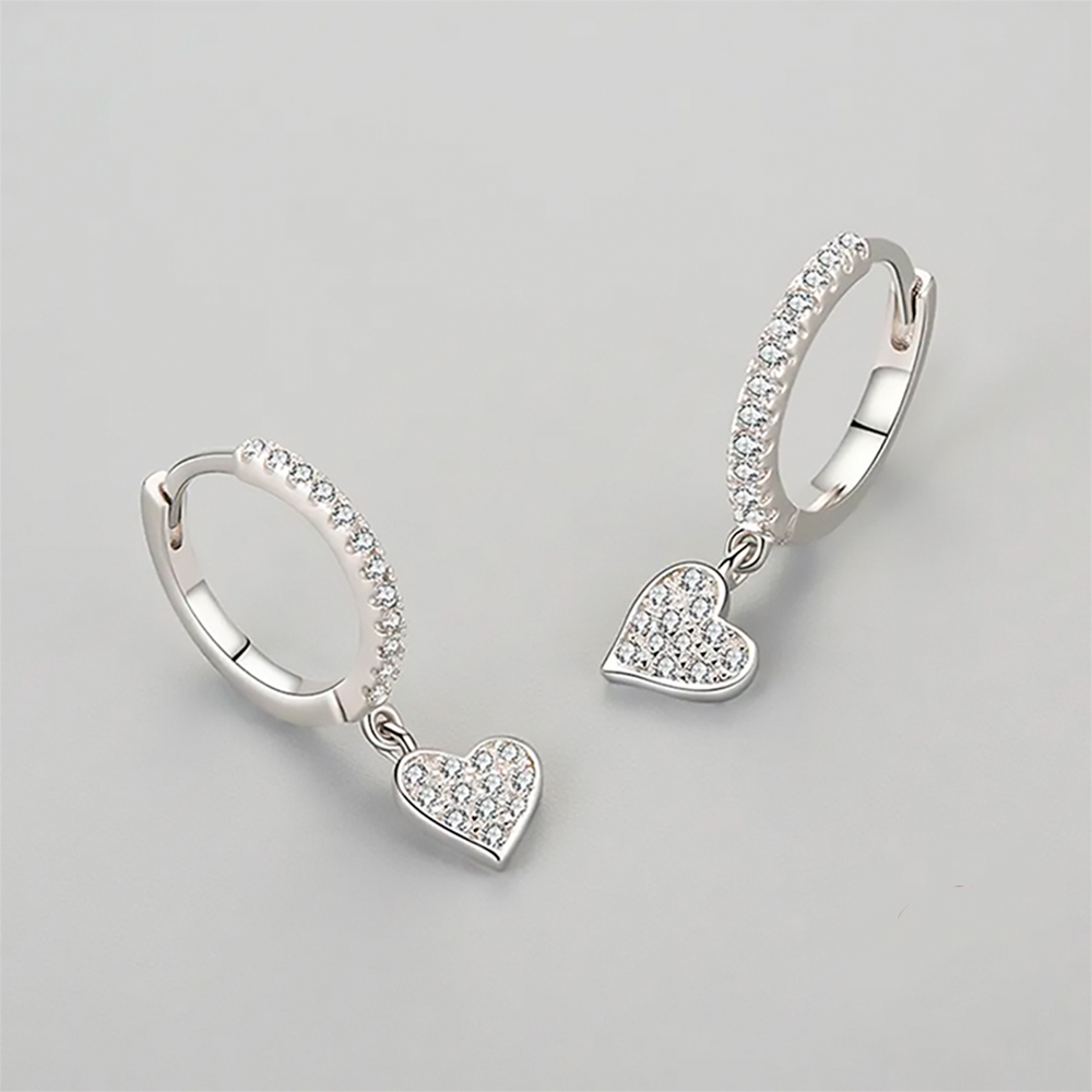 Foto 3 pulgar | Aretes Huggies Colgante con Corazón