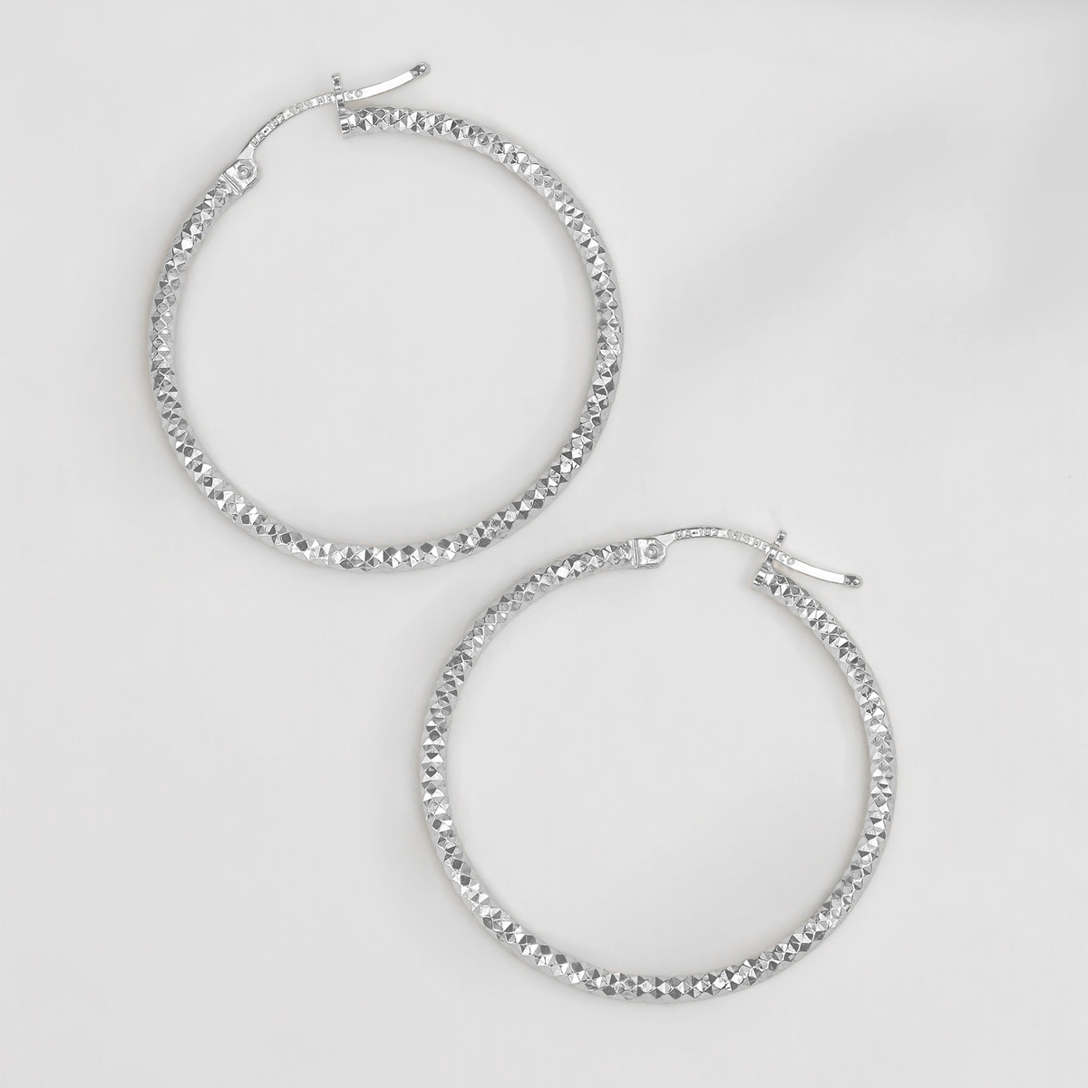 Foto 4 pulgar | Arete De Plata 925 Para Mujer Con Diamantado Panal De 12mm