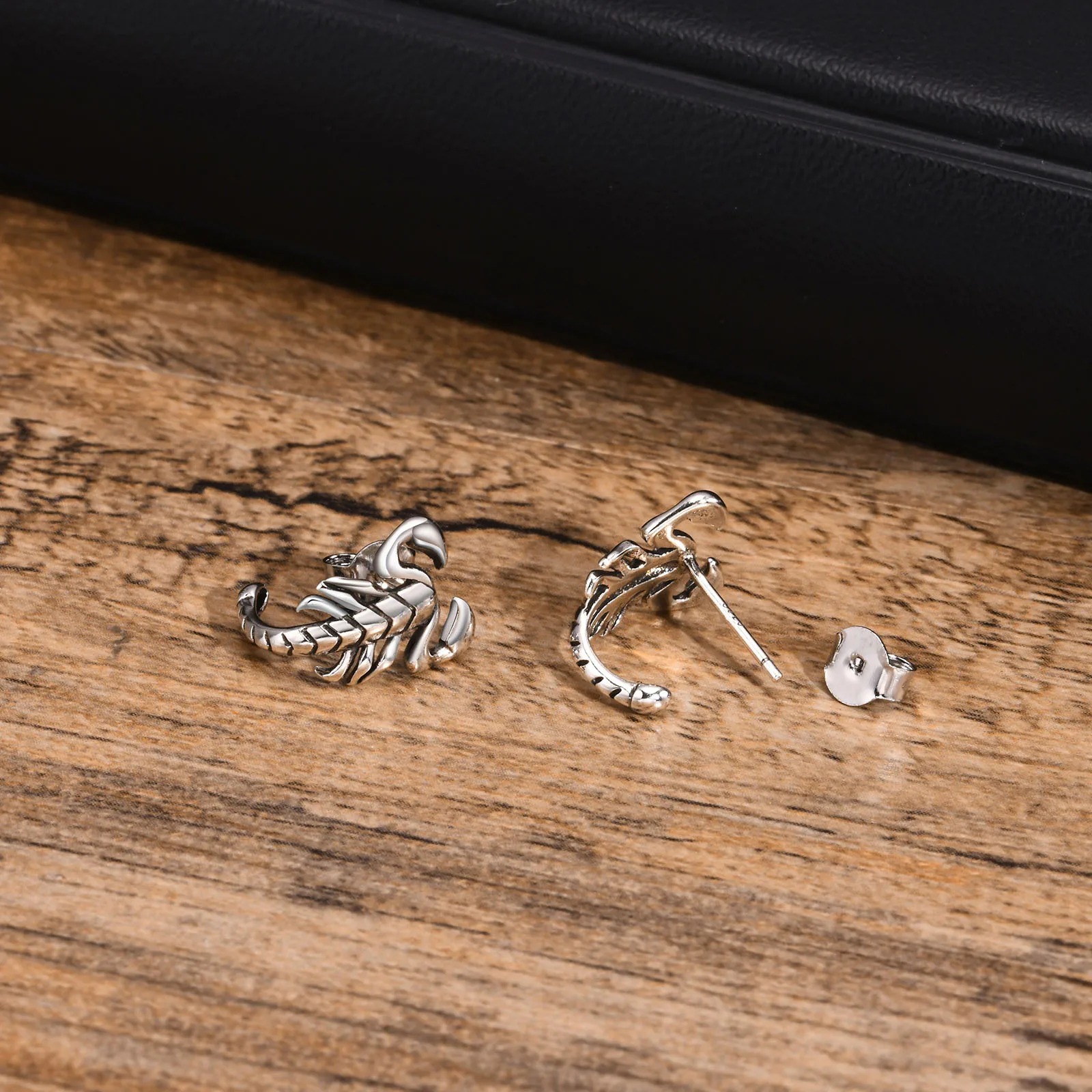 Foto 4 | Aretes Chulada Escorpio De Acero Inoxidable Hipoalergénico