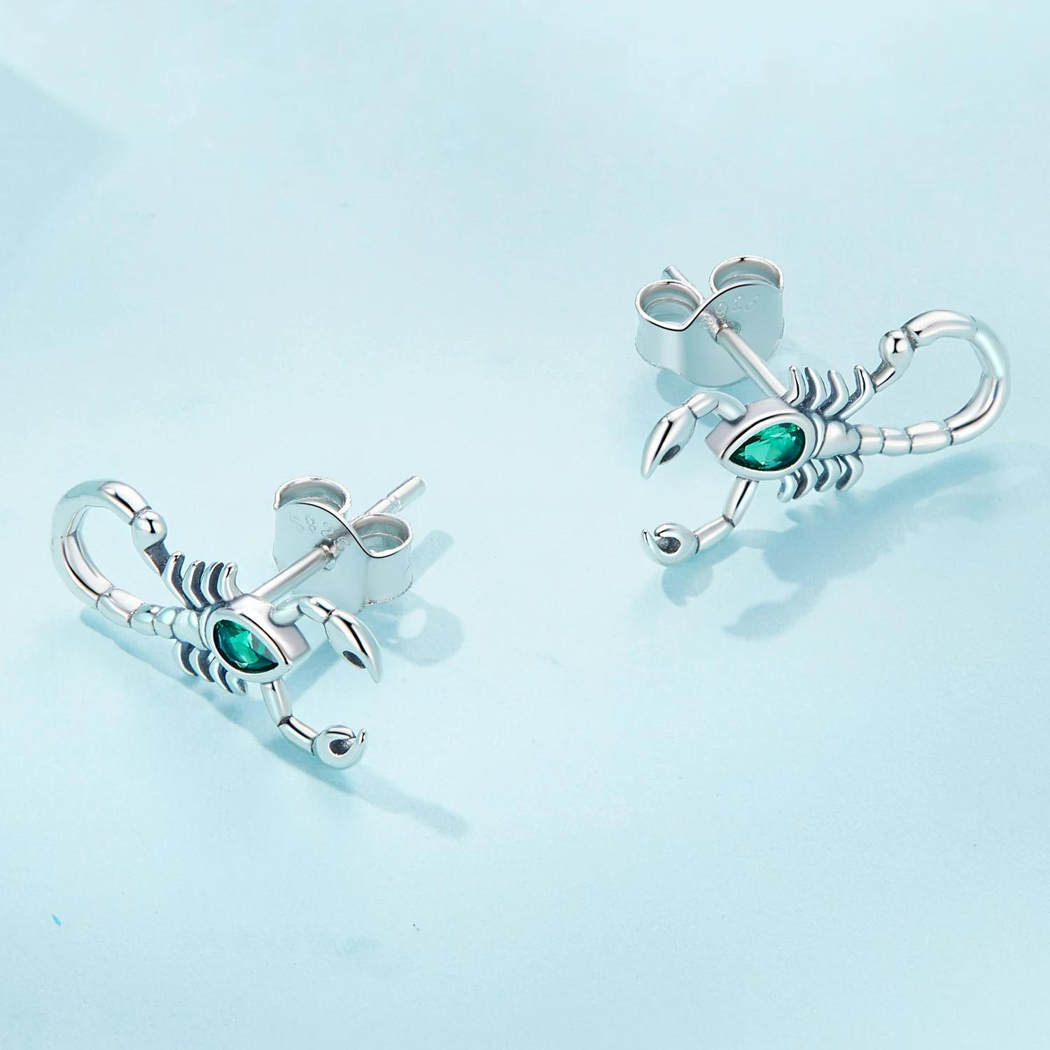 Foto 4 pulgar | Aretes Chulada, Escorpio De Plata .925 Con Chapa De Platino