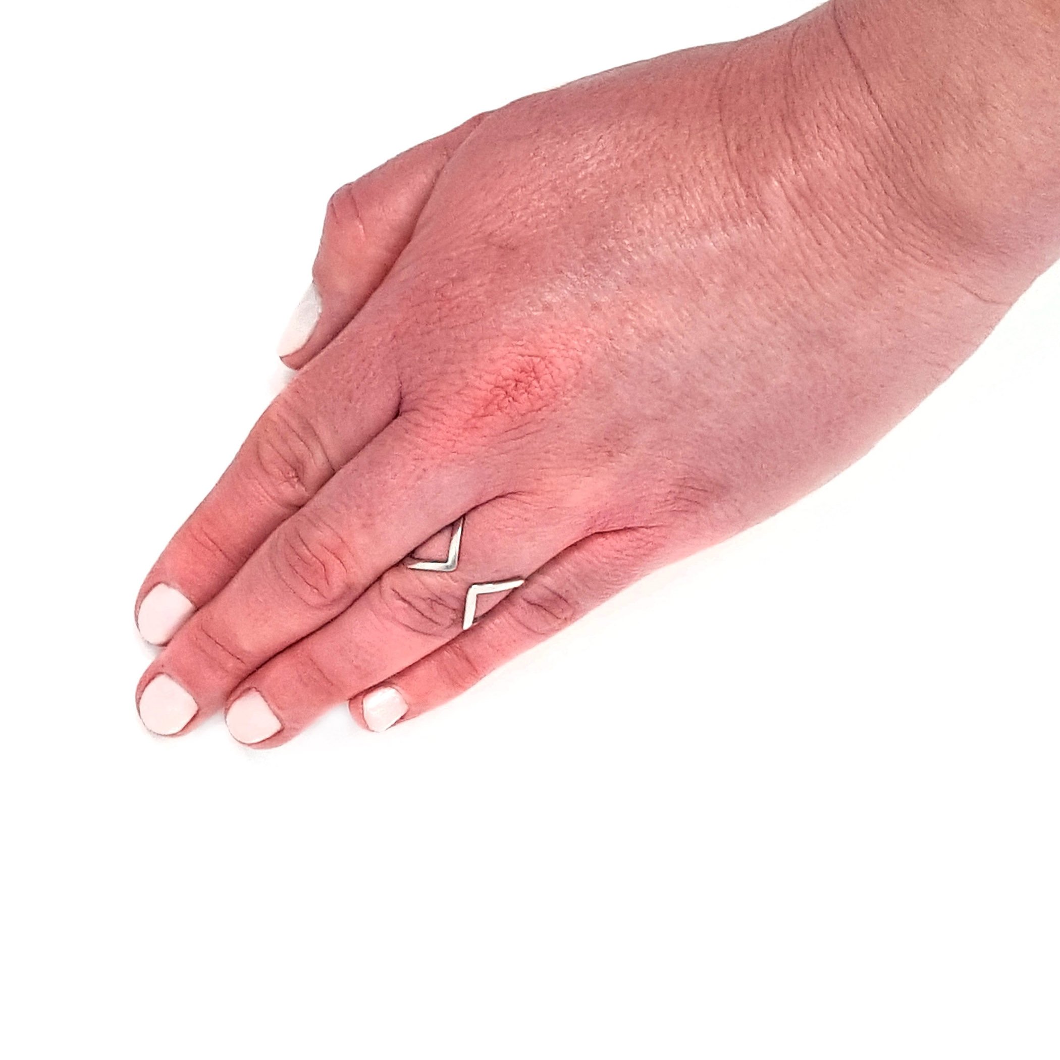 Foto 4 pulgar | Anillo West Coast Jewelry Elya, Brazalete De Acero Inoxidable Pulido - Venta Internacional.