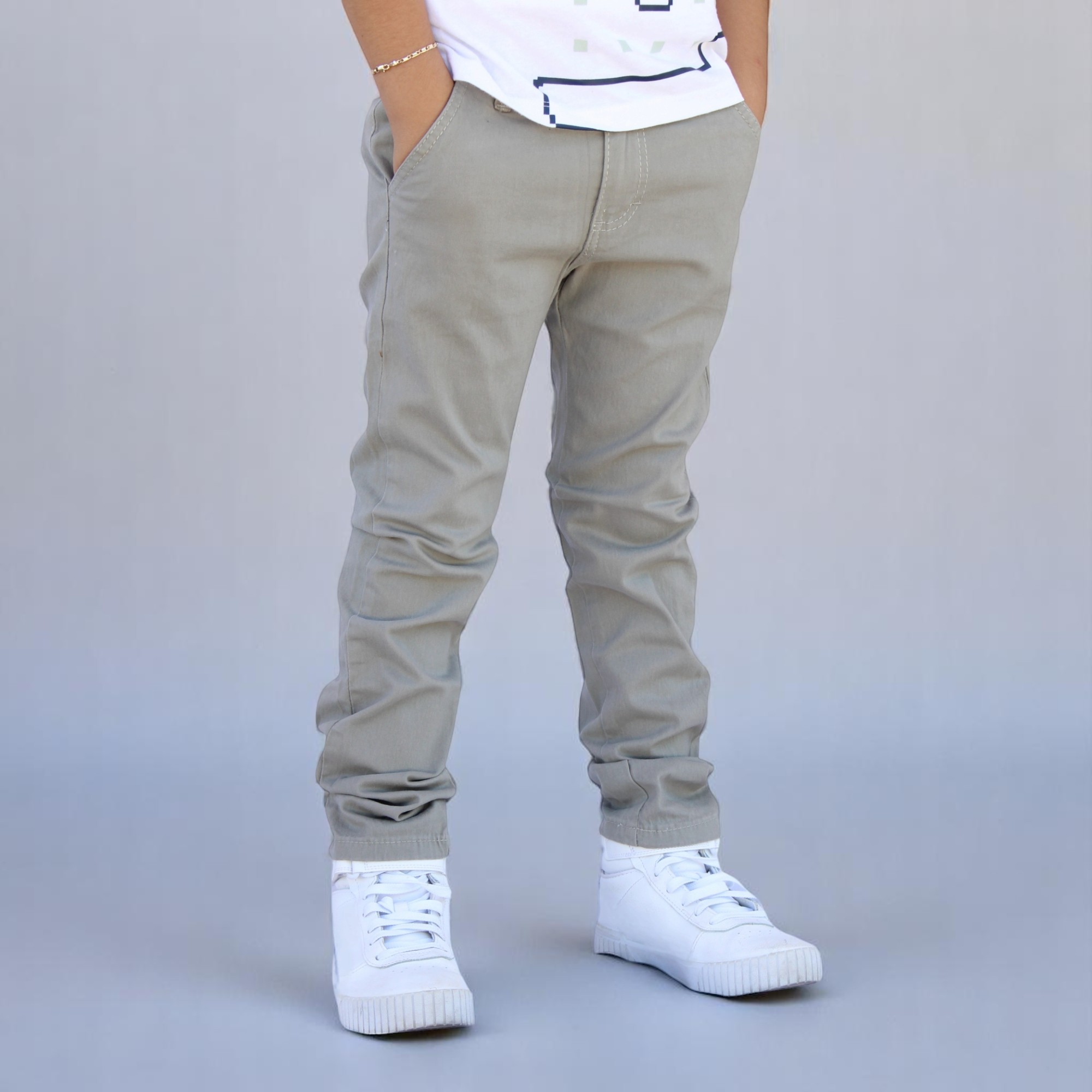 Pantalón De Gabardina Strech Para Niño Y/o Adolescente Color Gris Claro