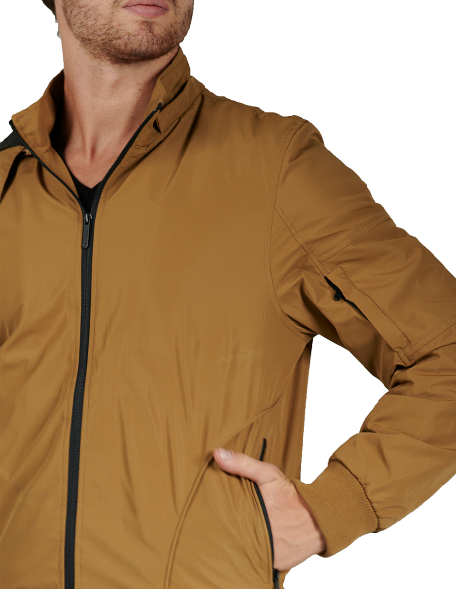 Foto 4 pulgar | Chamarra Convertible En Mochila color Marrón para Hombre Generra 228406