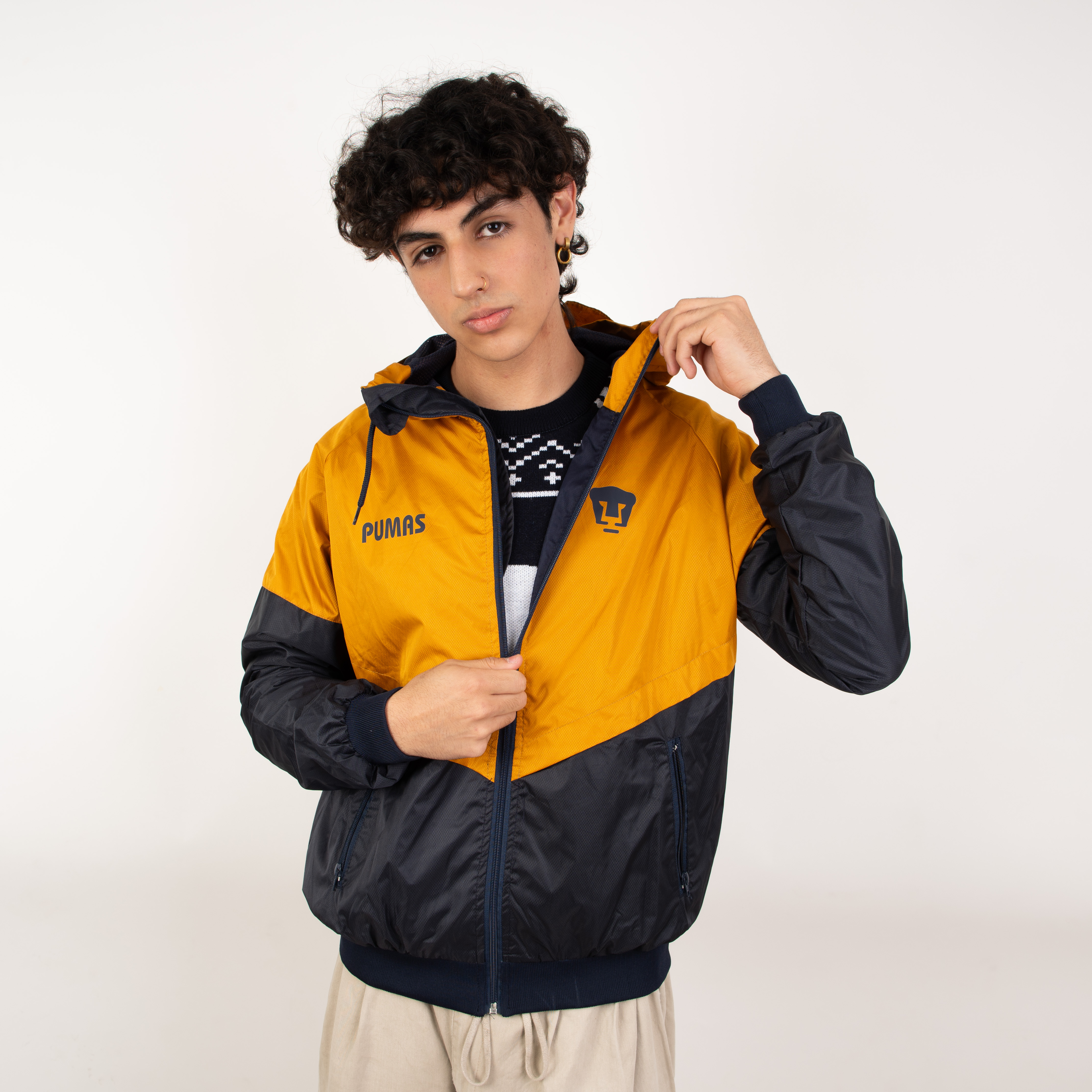 Foto 4 pulgar | Rompevientos, Garra Azul, Oro Y Azul Marino - Pumas Oficial
