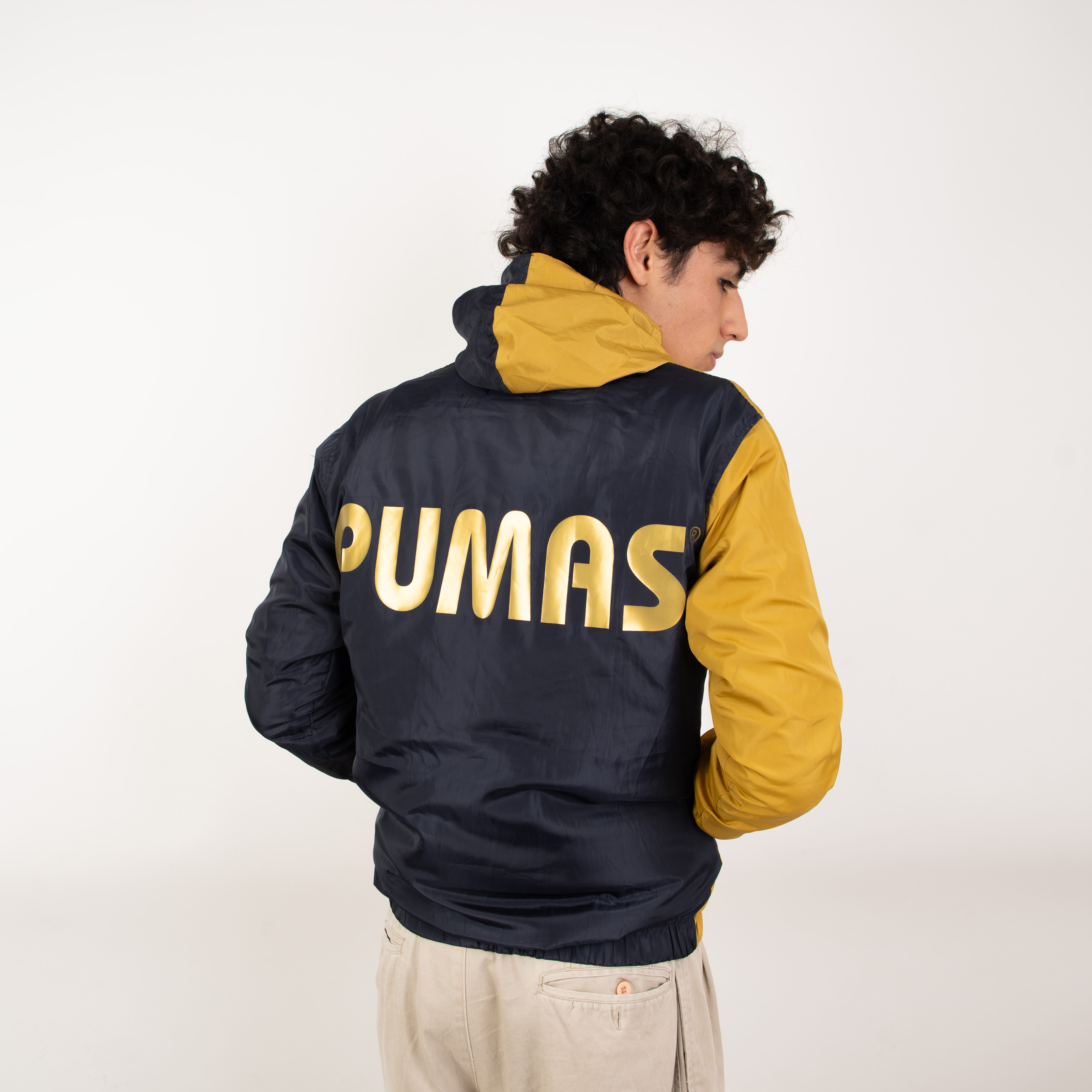 Foto 3 | Rompevientos Garra Azul - Mitad Azul, Mitad Oro - Pumas Oficial