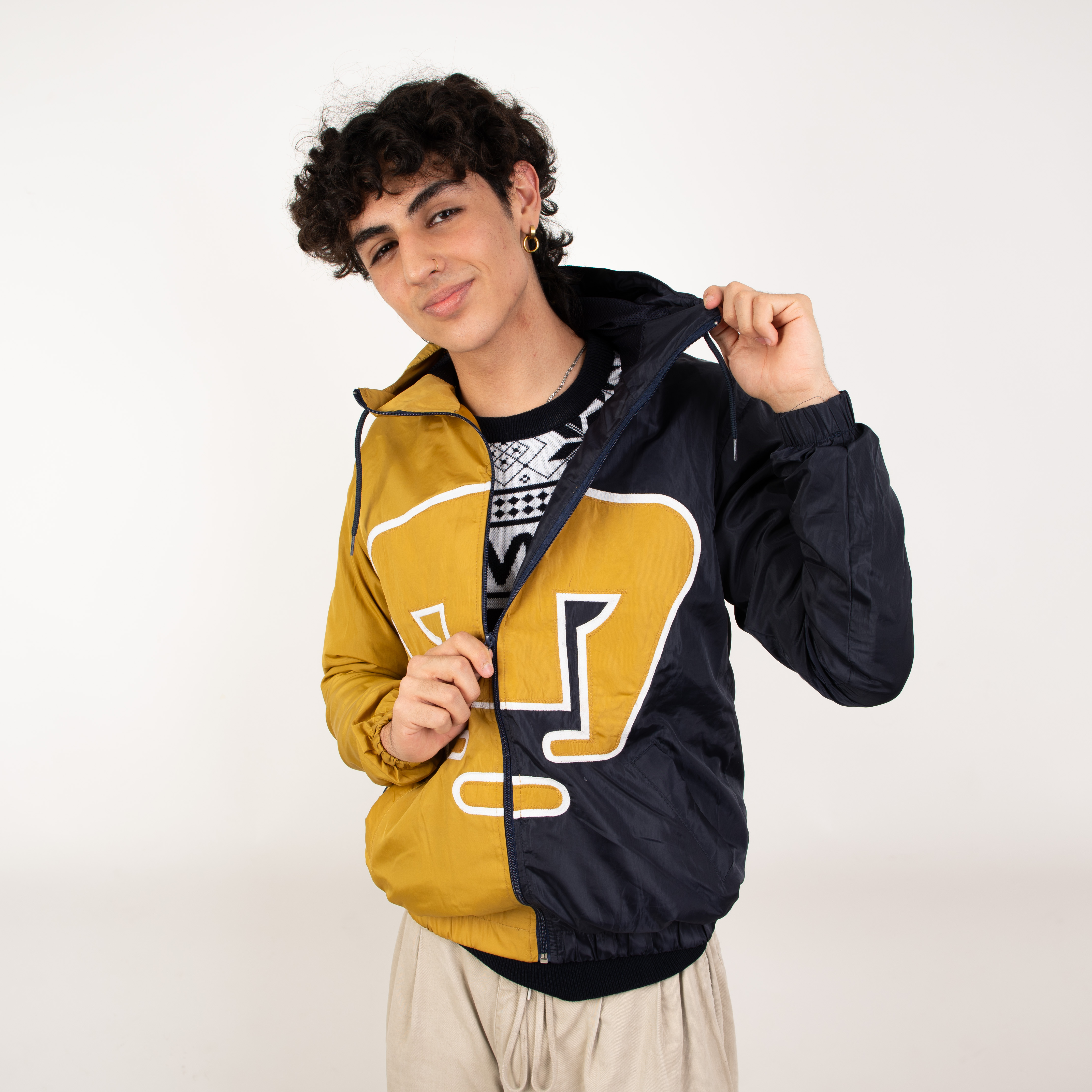 Foto 5 | Rompevientos Garra Azul - Mitad Azul, Mitad Oro - Pumas Oficial
