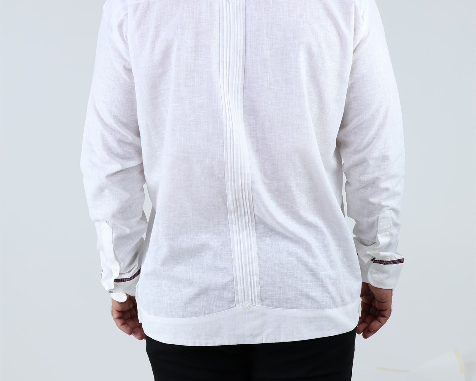 Foto 3 pulgar | Guayabera Clásica Manga Larga Blanca Con Alforzas Y Detalle Para Hombre